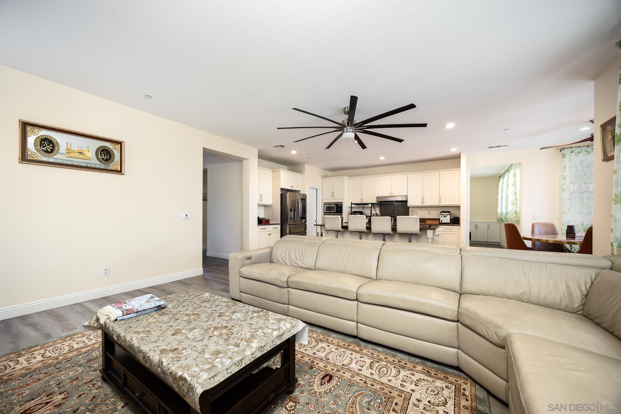 Detail Gallery Image 14 of 44 For 5120  Sevilla St, Santee,  CA 92071 - 5 Beds | 4/1 Baths