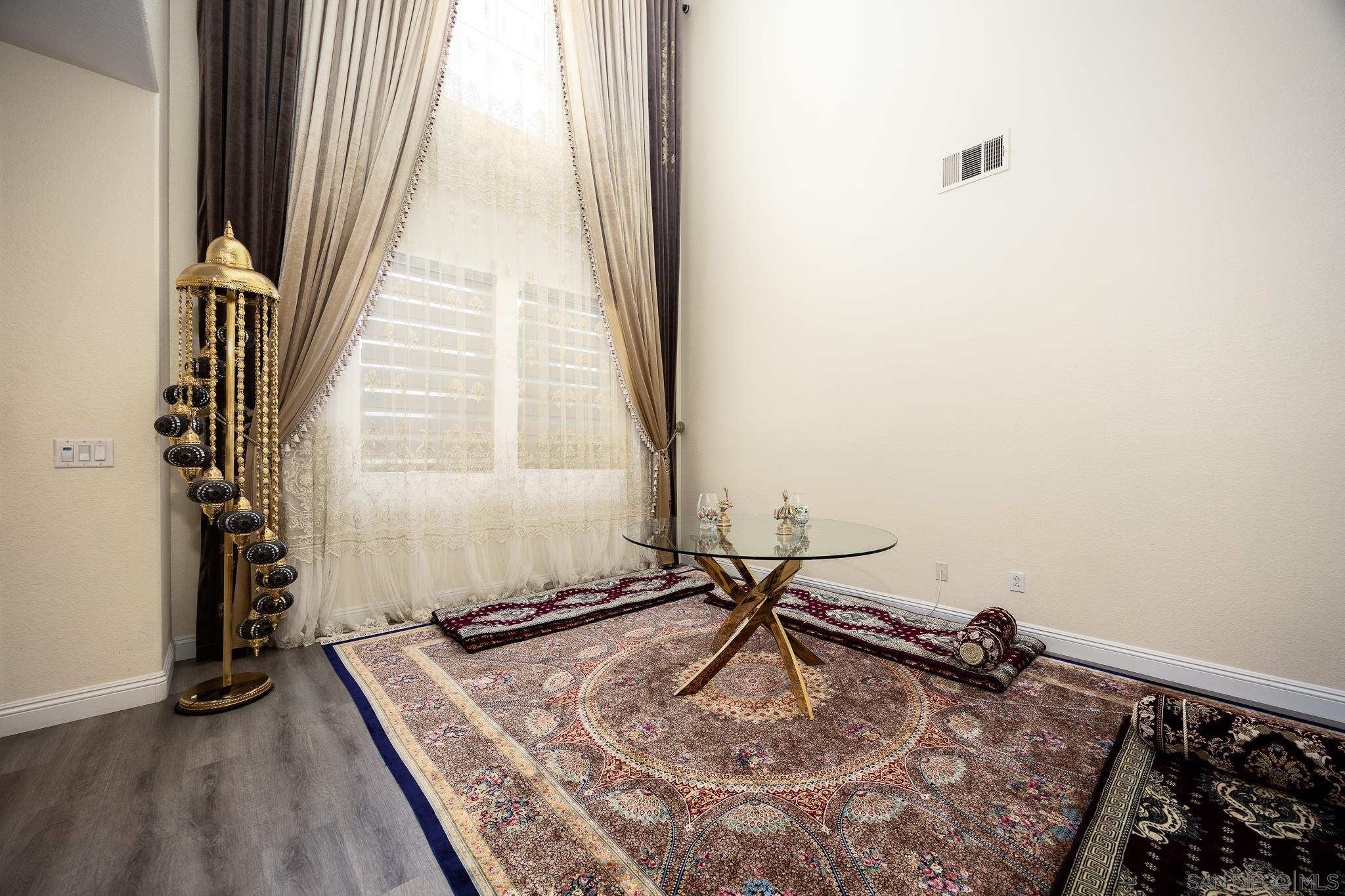 Detail Gallery Image 5 of 44 For 5120  Sevilla St, Santee,  CA 92071 - 5 Beds | 4/1 Baths