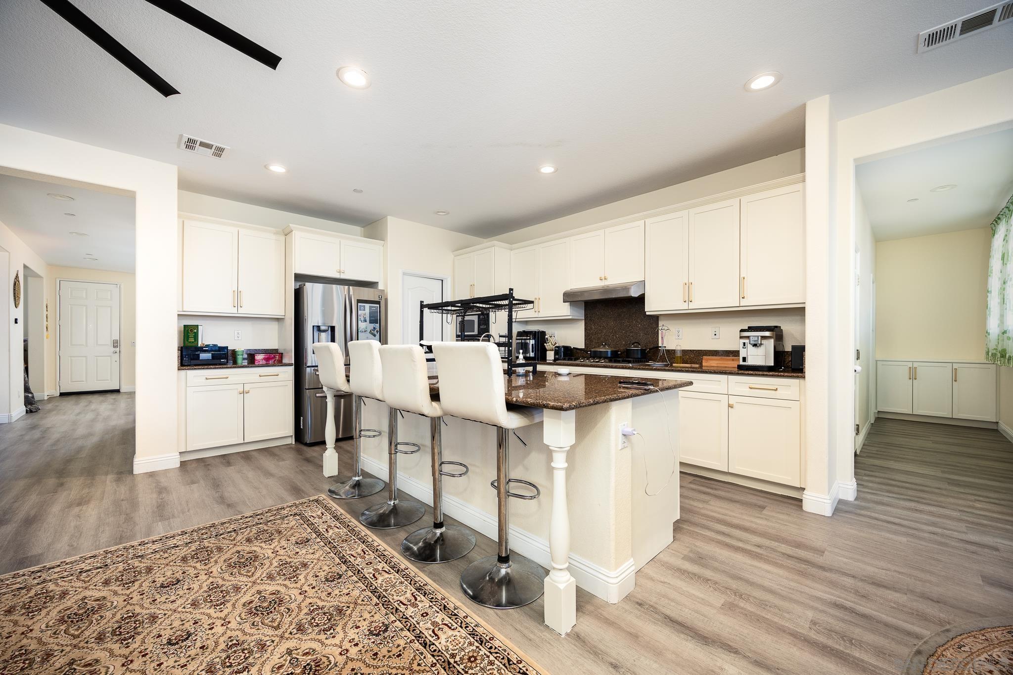 Detail Gallery Image 10 of 44 For 5120  Sevilla St, Santee,  CA 92071 - 5 Beds | 4/1 Baths