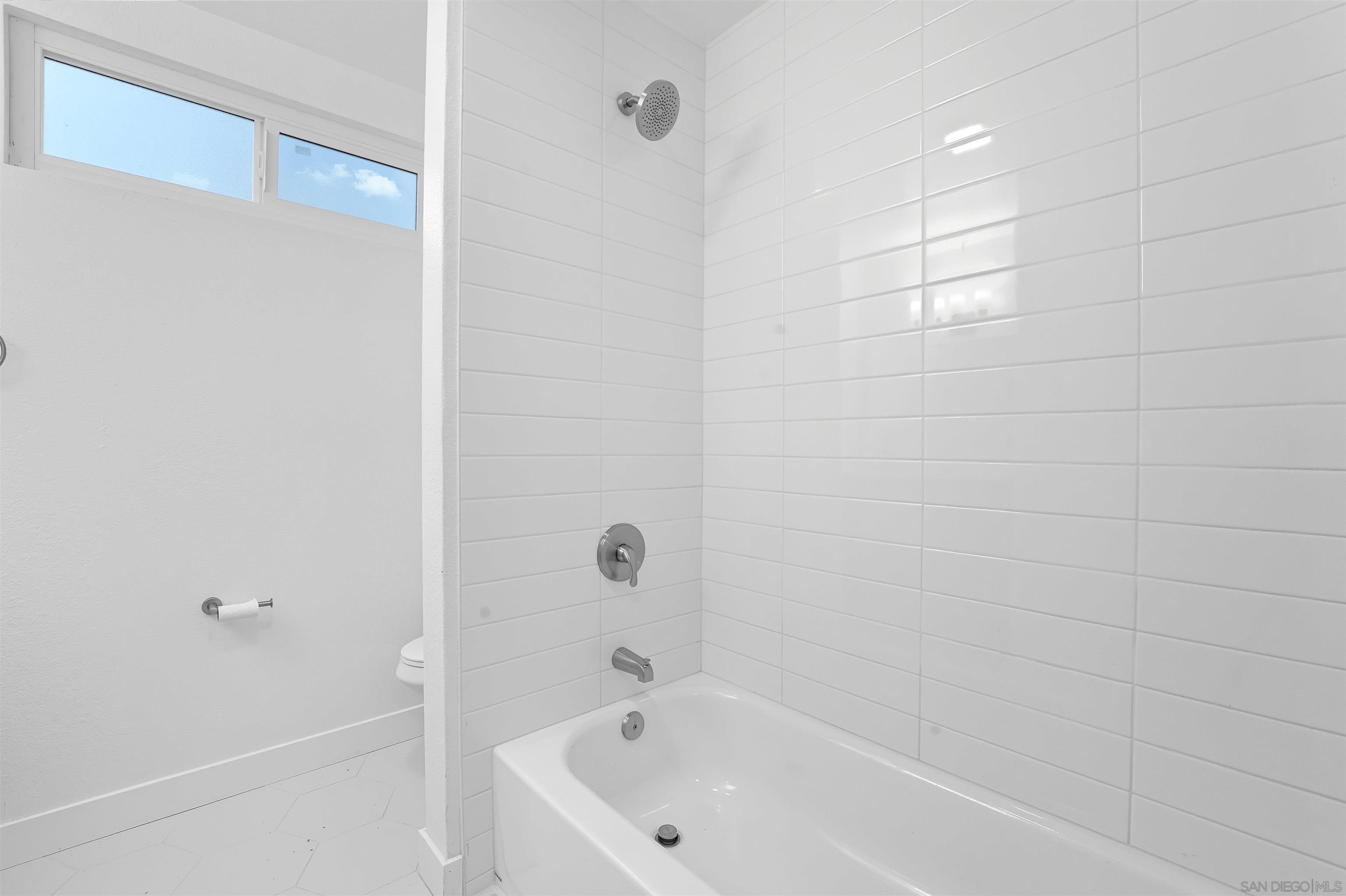 Detail Gallery Image 16 of 28 For 9562  Benavente St, San Diego,  CA 92129 - 5 Beds | 3/1 Baths