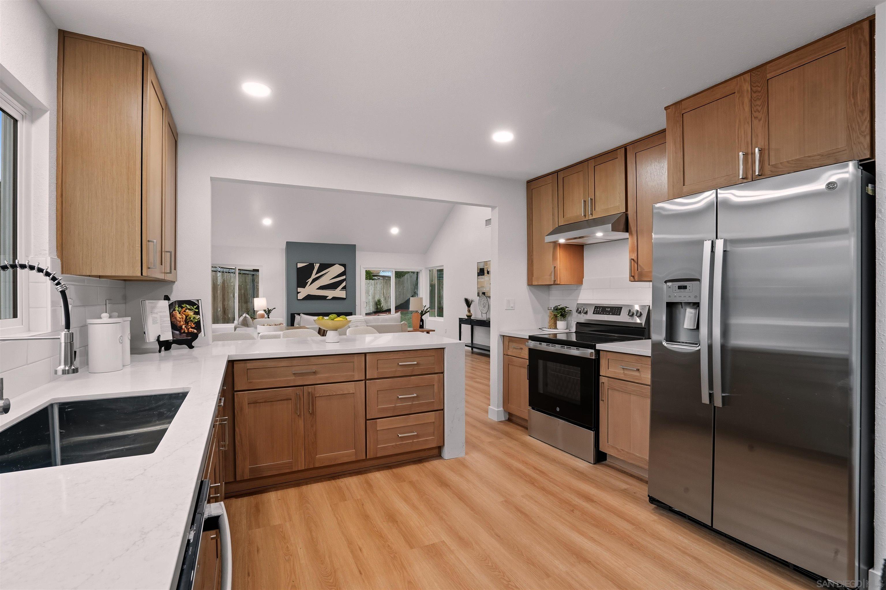 Detail Gallery Image 4 of 28 For 9562  Benavente St, San Diego,  CA 92129 - 5 Beds | 3/1 Baths