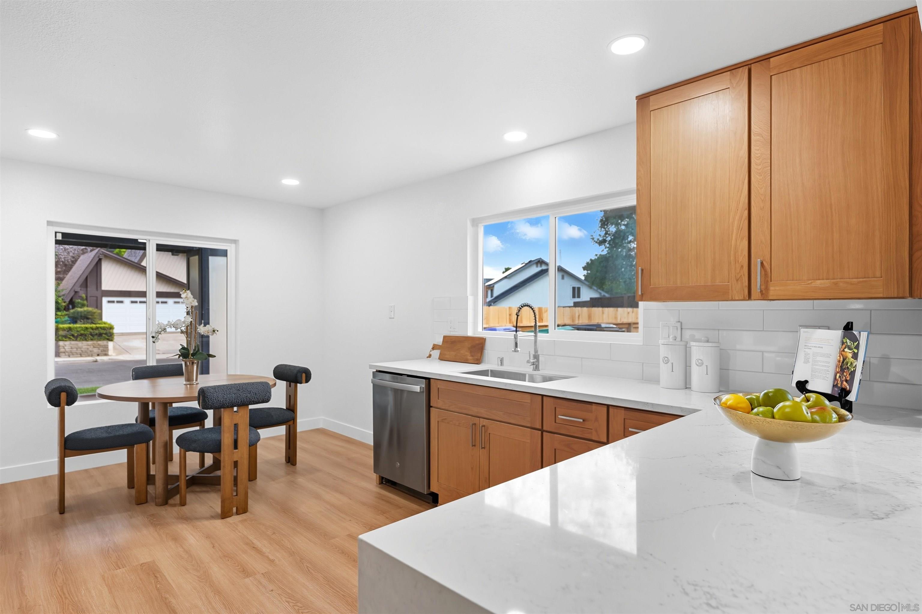 Detail Gallery Image 9 of 28 For 9562  Benavente St, San Diego,  CA 92129 - 5 Beds | 3/1 Baths