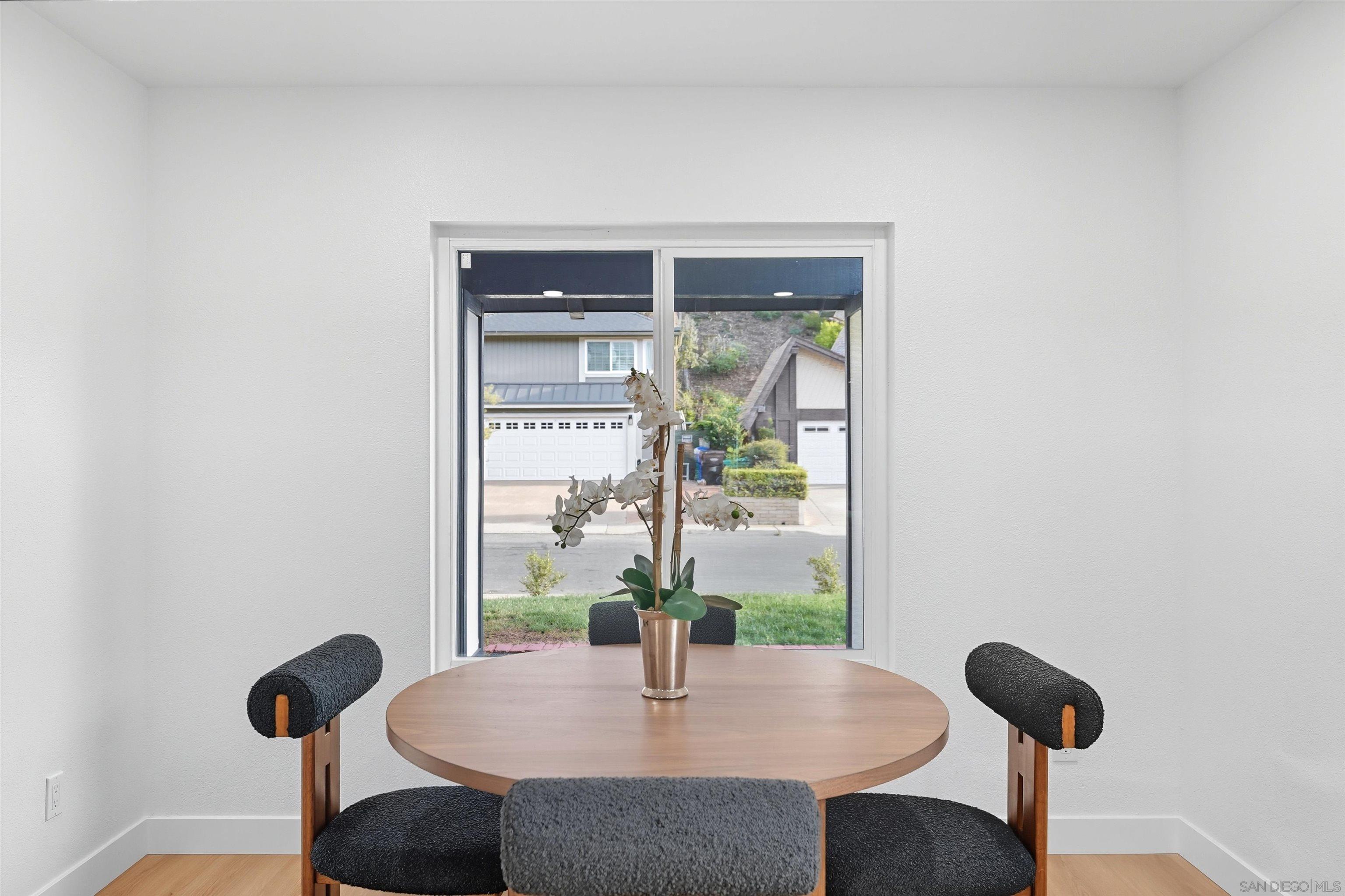 Detail Gallery Image 10 of 28 For 9562  Benavente St, San Diego,  CA 92129 - 5 Beds | 3/1 Baths