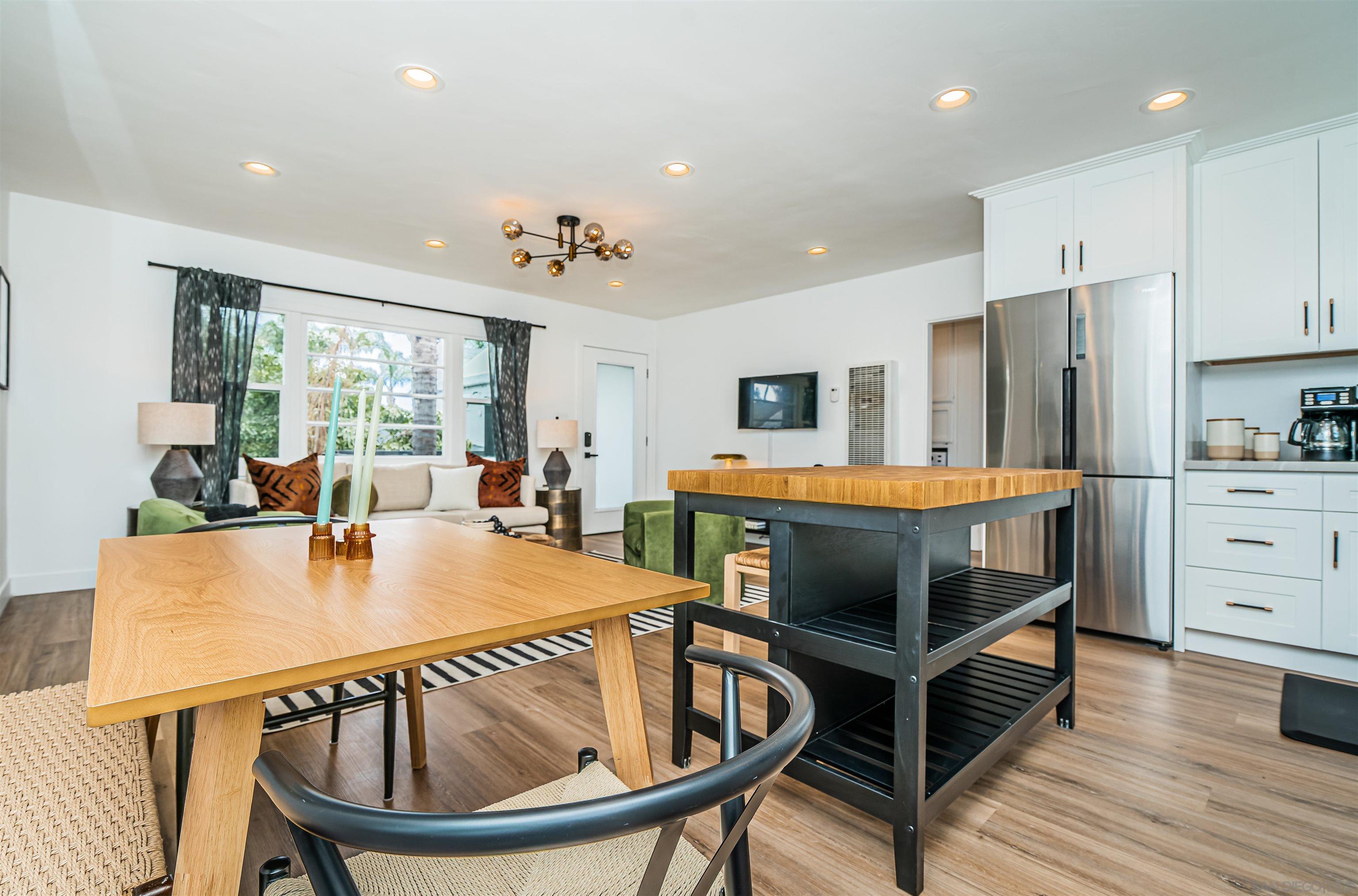 Front Image Thumbnail for SD250043436