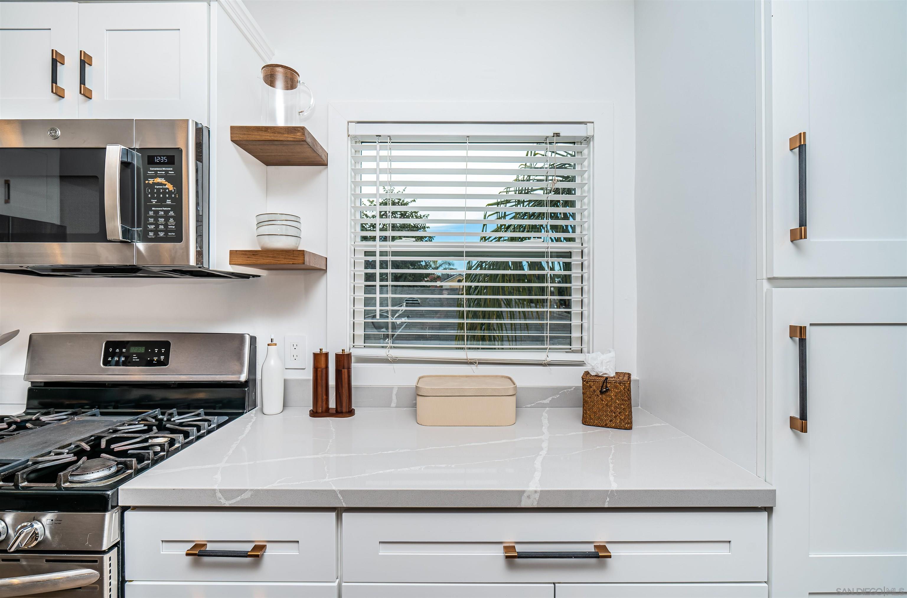 Detail Gallery Image 10 of 52 For 1001-11  3rd Street, Coronado,  CA 92118 - – Beds | – Baths