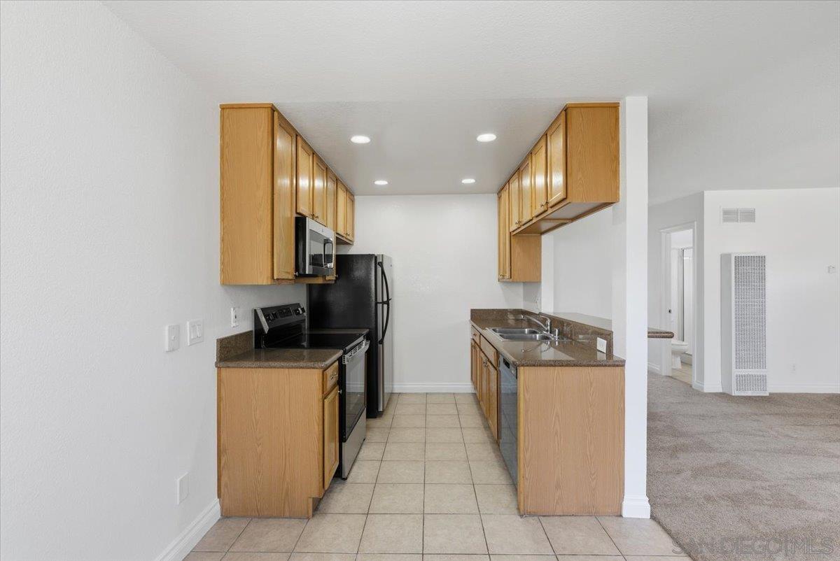Detail Gallery Image 8 of 30 For 3846  38th St  #5,  San Diego,  CA 92105 - 2 Beds | 2 Baths