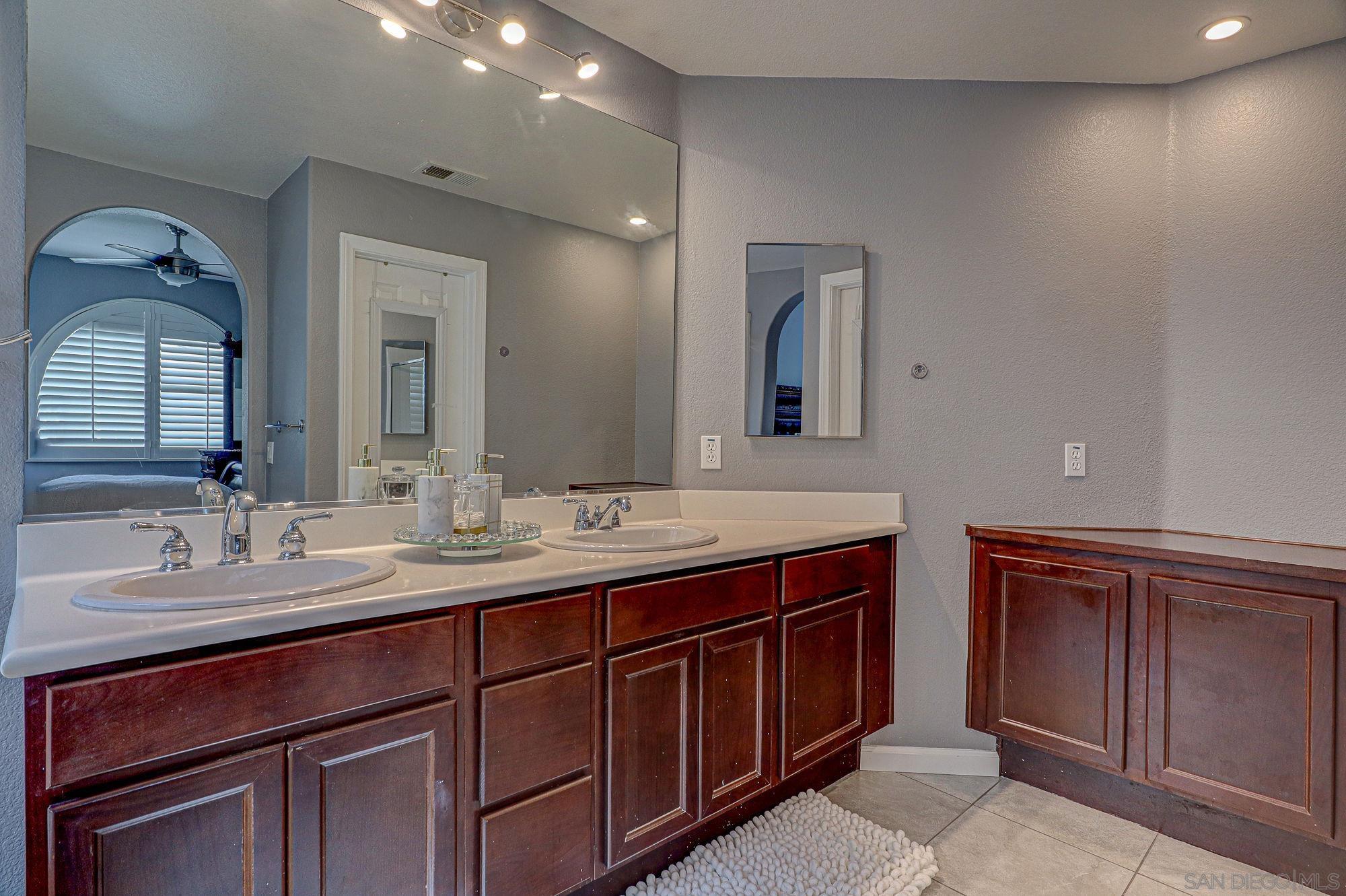 Detail Gallery Image 14 of 26 For 1526  Caminito Sicilia, Chula Vista,  CA 91915 - 3 Beds | 2/1 Baths