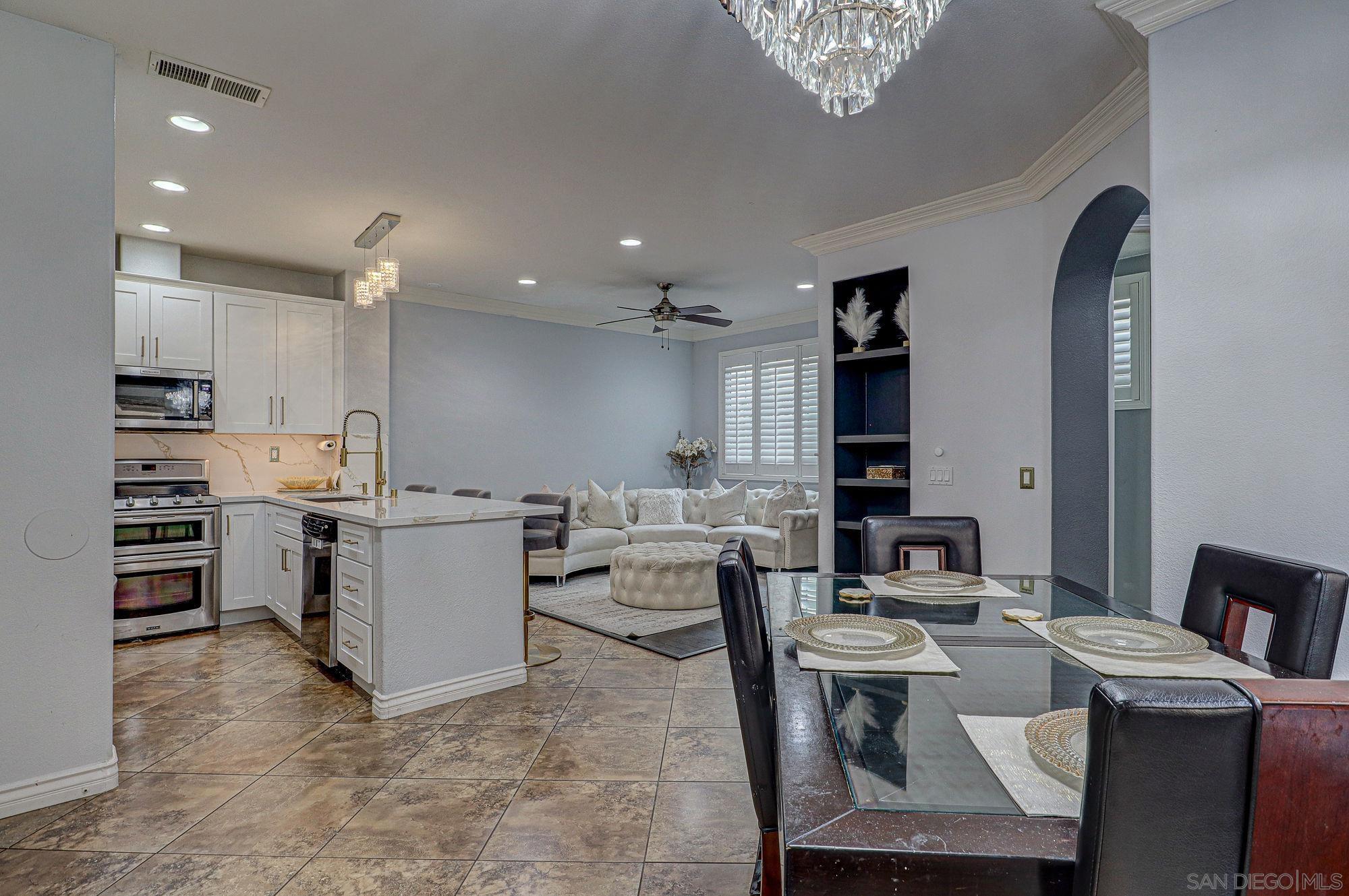 Detail Gallery Image 8 of 26 For 1526  Caminito Sicilia, Chula Vista,  CA 91915 - 3 Beds | 2/1 Baths