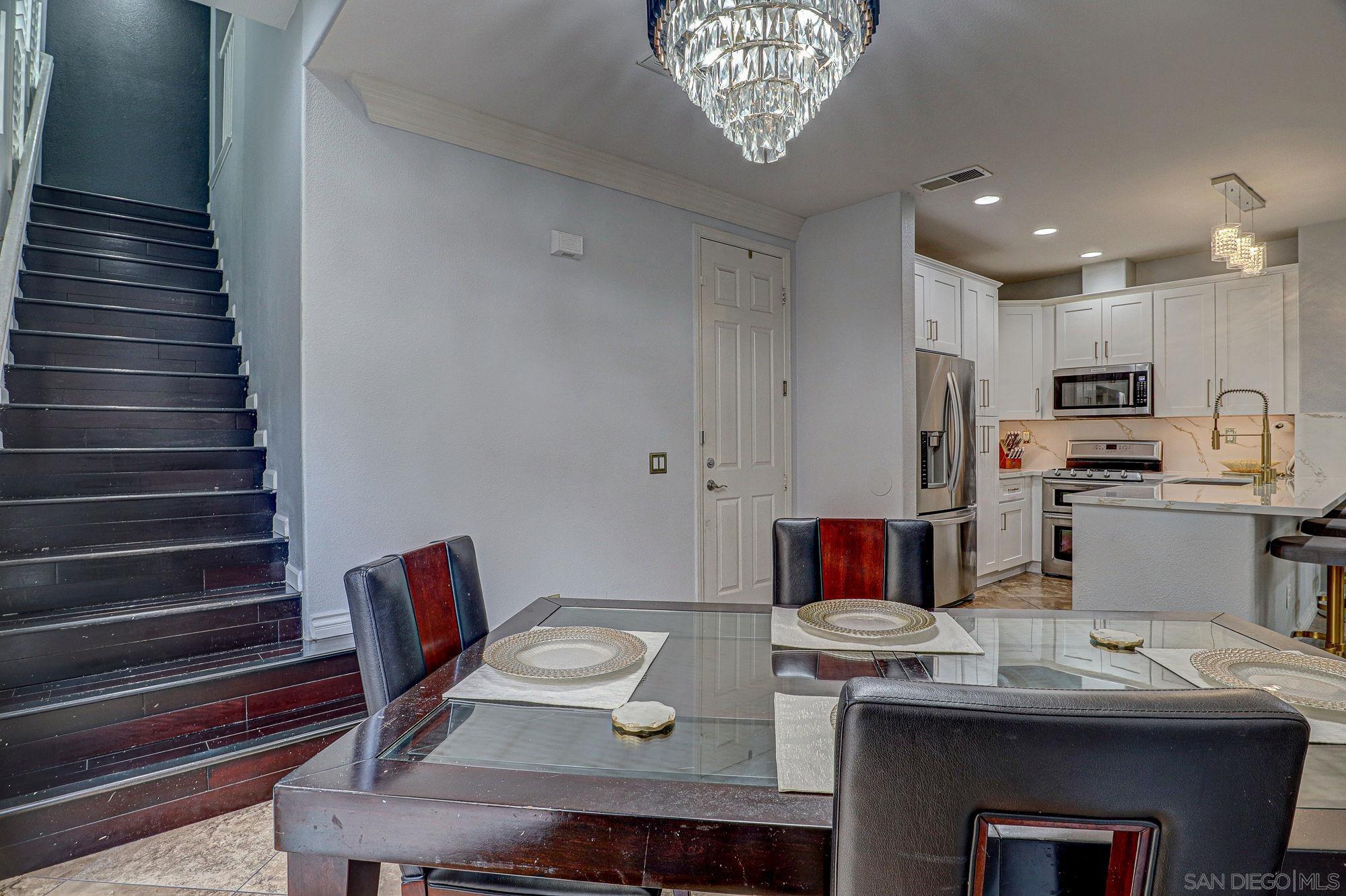 Detail Gallery Image 10 of 26 For 1526  Caminito Sicilia, Chula Vista,  CA 91915 - 3 Beds | 2/1 Baths