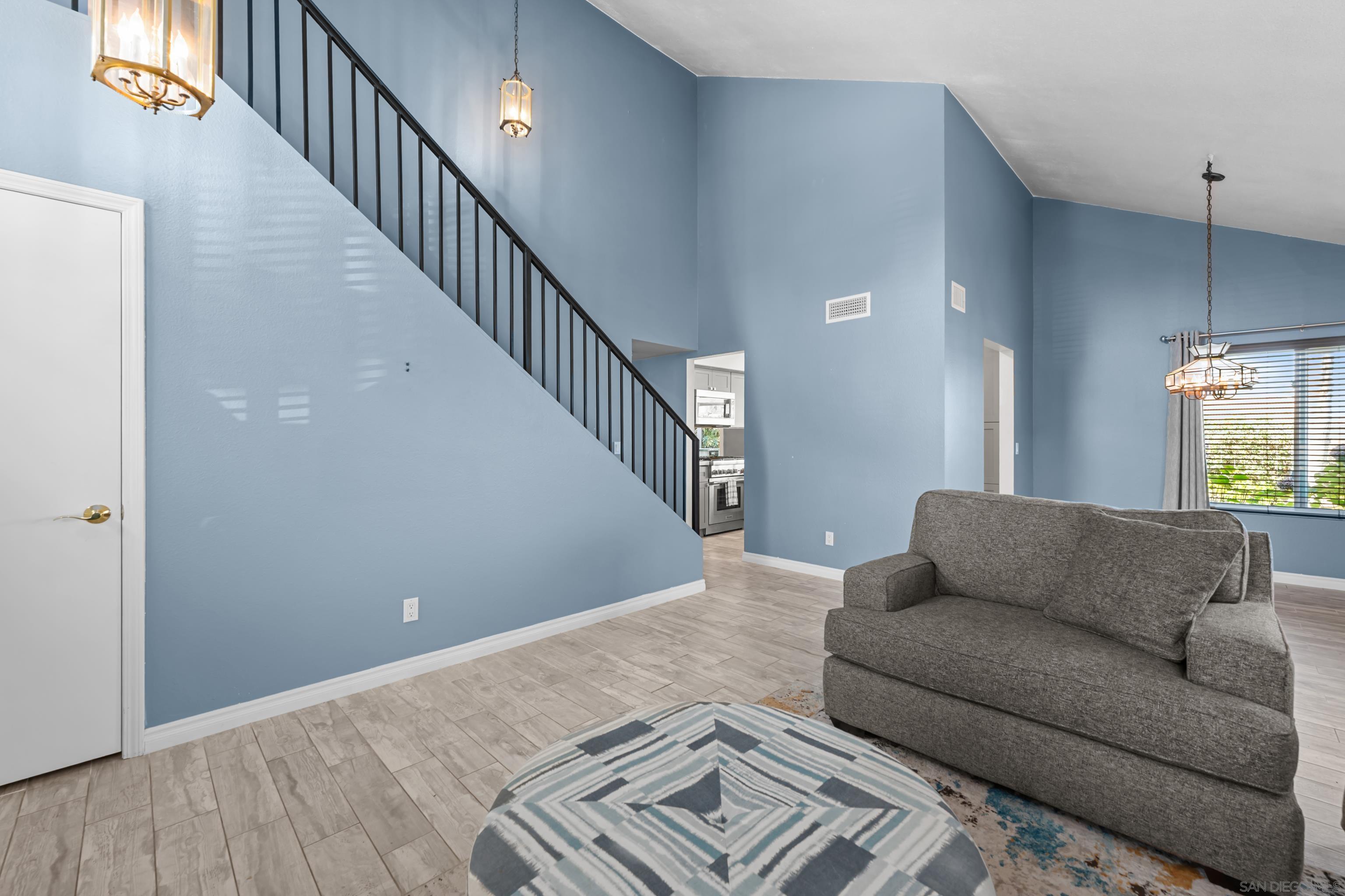 Detail Gallery Image 5 of 32 For 13170  Entreken Ave, San Diego,  CA 92129 - 4 Beds | 2/1 Baths