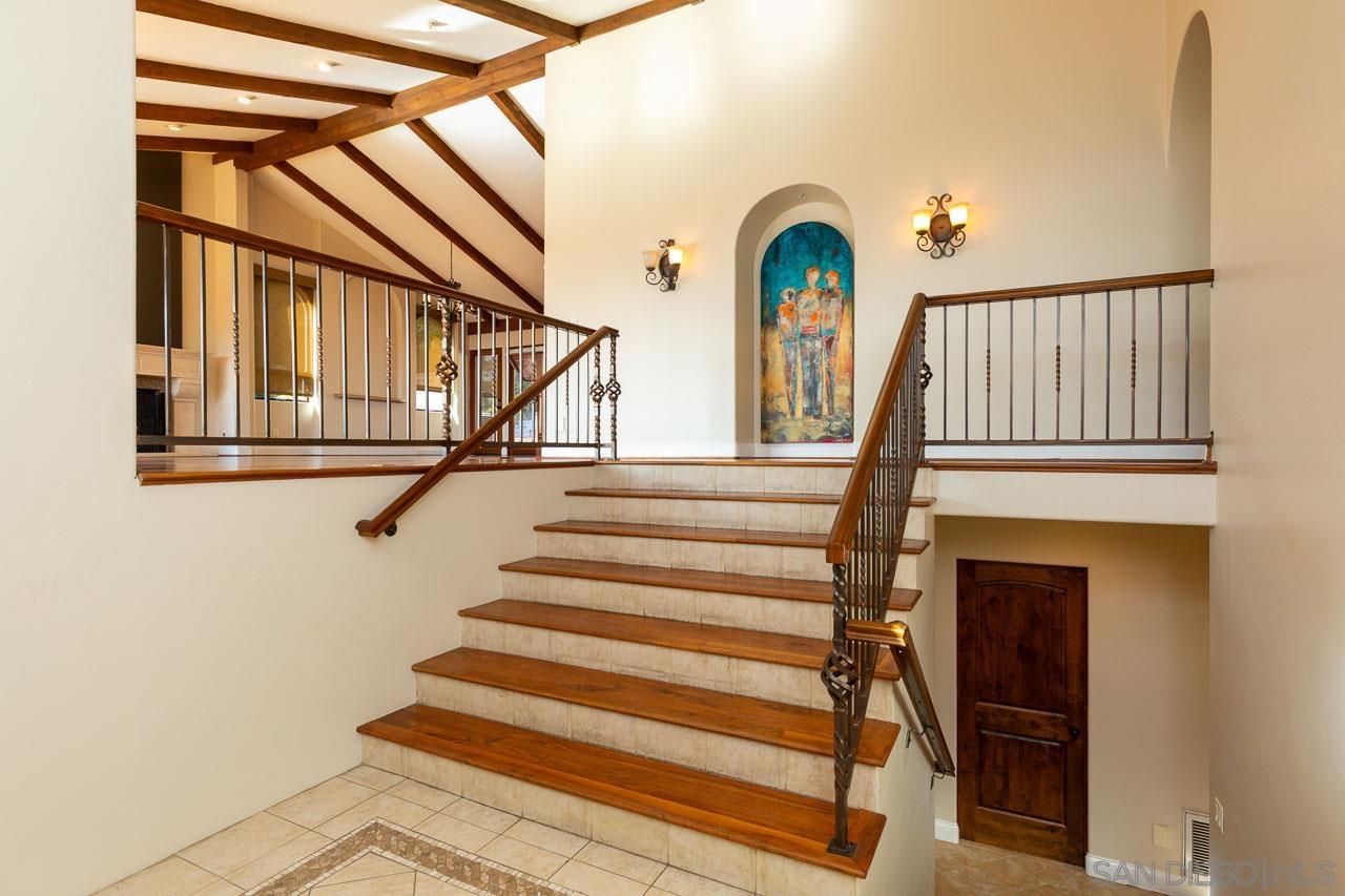 Detail Gallery Image 3 of 38 For 6724  Dwane Ave, San Diego,  CA 92120 - 4 Beds | 3/1 Baths