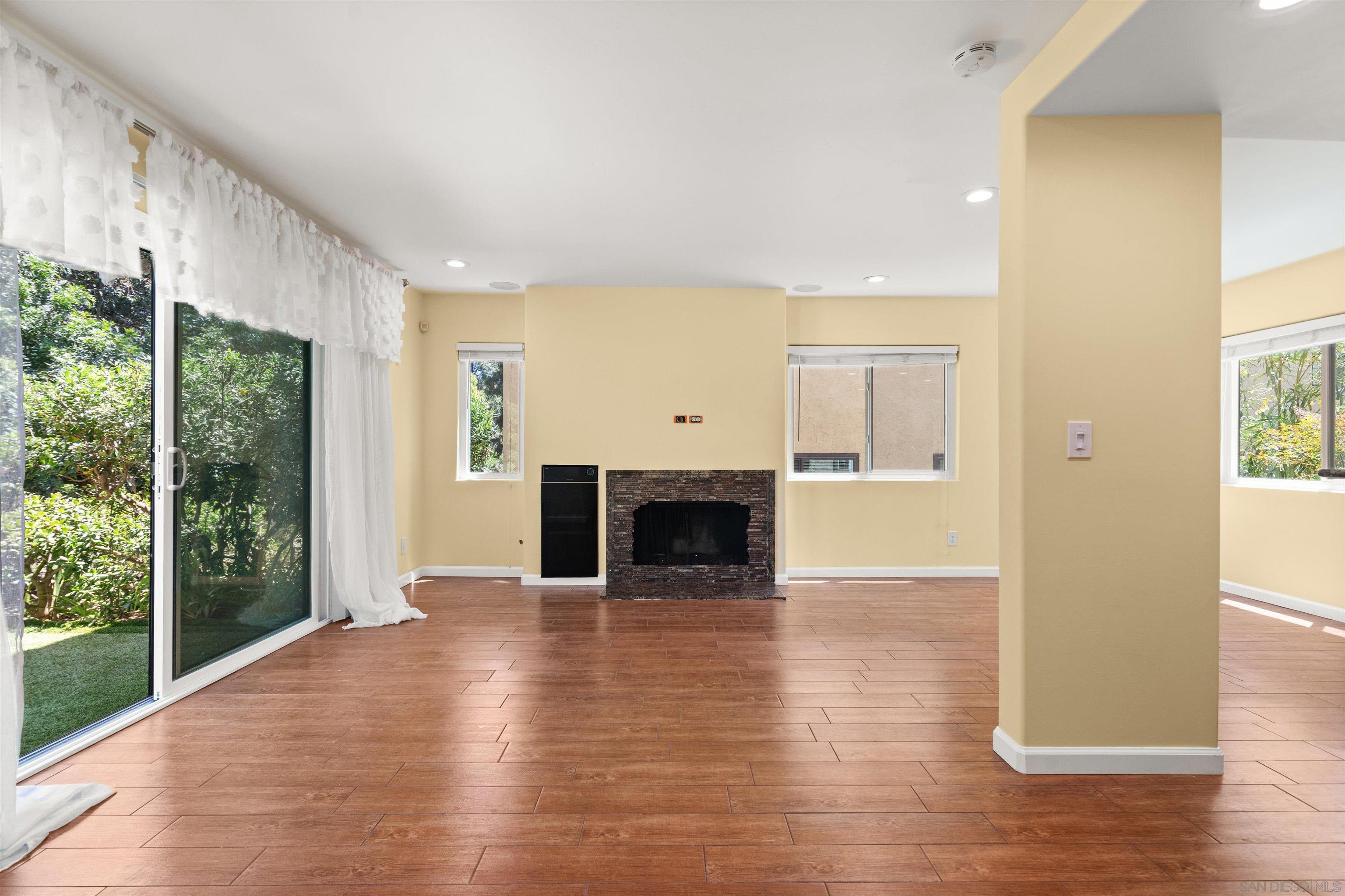 Detail Gallery Image 3 of 30 For 7969  Caminito Dia  #UNIT 3,  San Diego,  CA 92122 - 2 Beds | 1/1 Baths