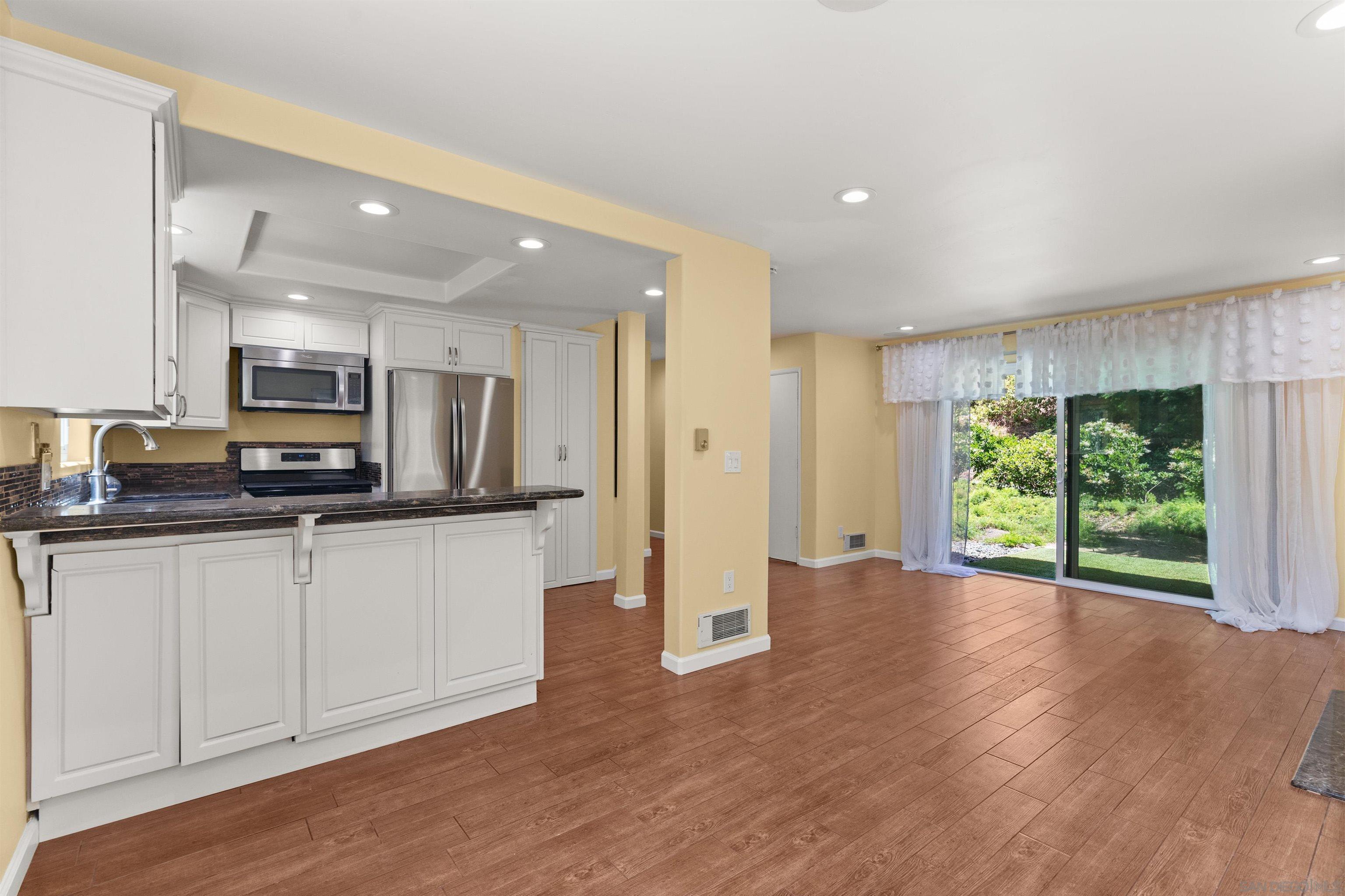 Detail Gallery Image 5 of 30 For 7969  Caminito Dia  #UNIT 3,  San Diego,  CA 92122 - 2 Beds | 1/1 Baths