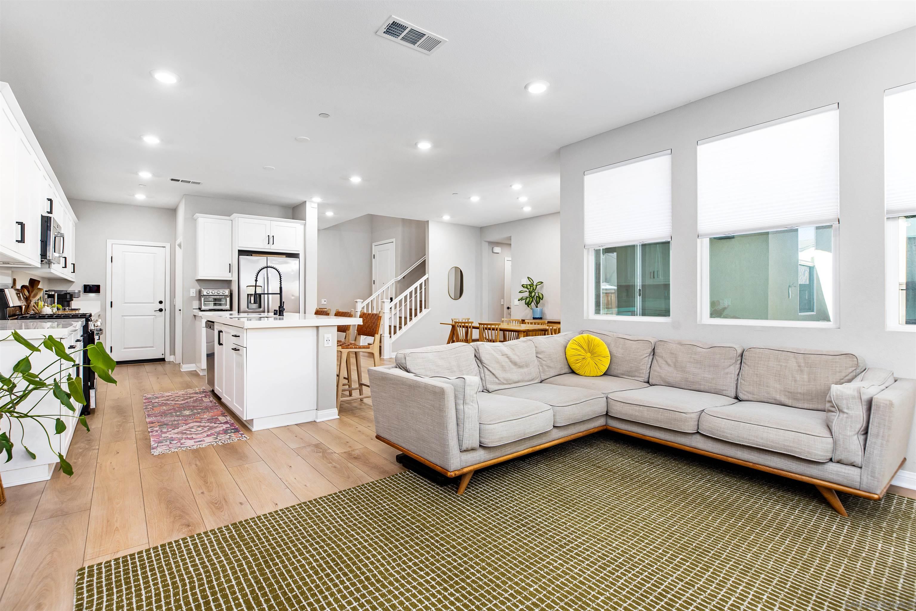 Detail Gallery Image 2 of 53 For 1776  Whitmore Loop, Chula Vista,  CA 91913 - 4 Beds | 3 Baths