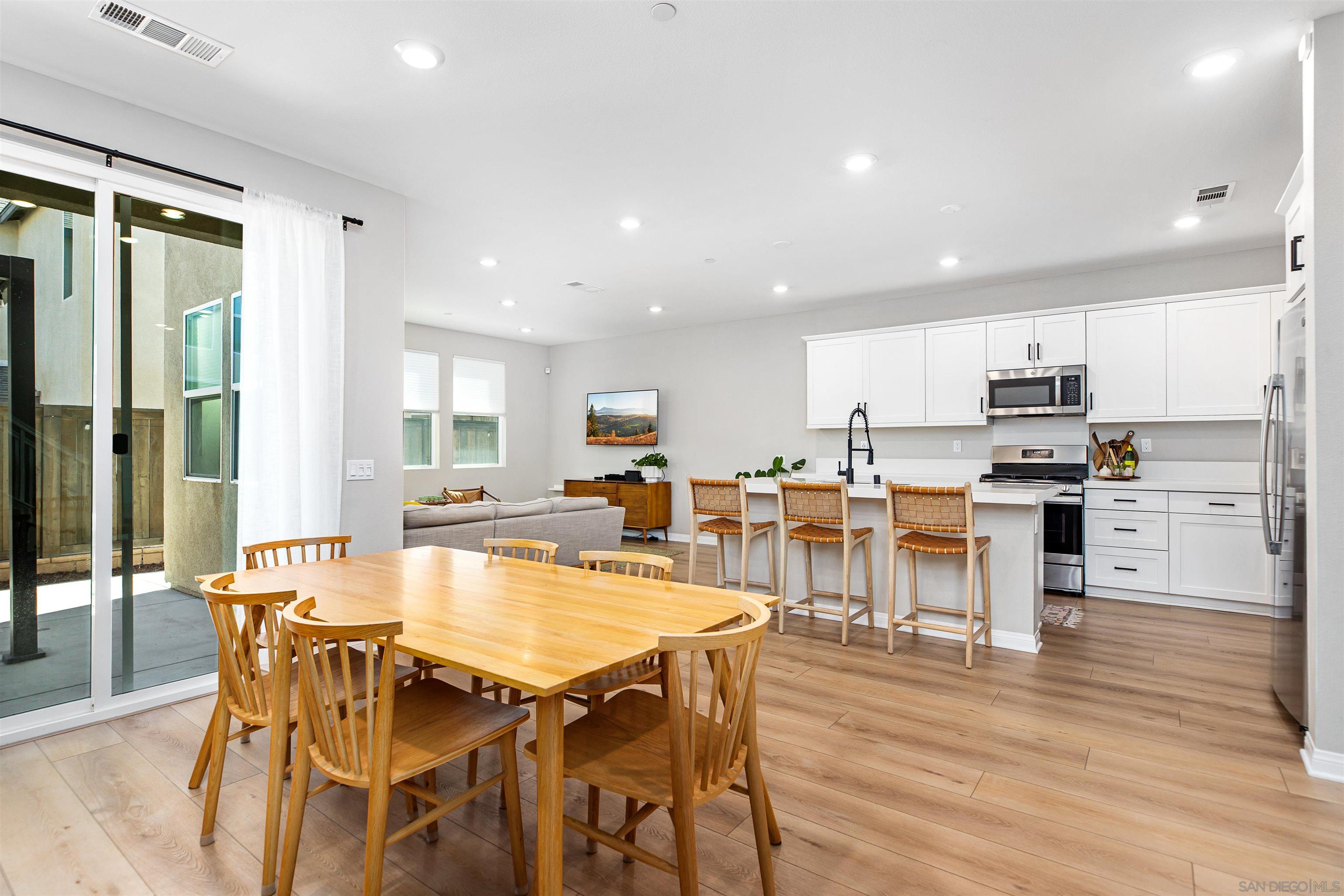 Detail Gallery Image 3 of 53 For 1776  Whitmore Loop, Chula Vista,  CA 91913 - 4 Beds | 3 Baths