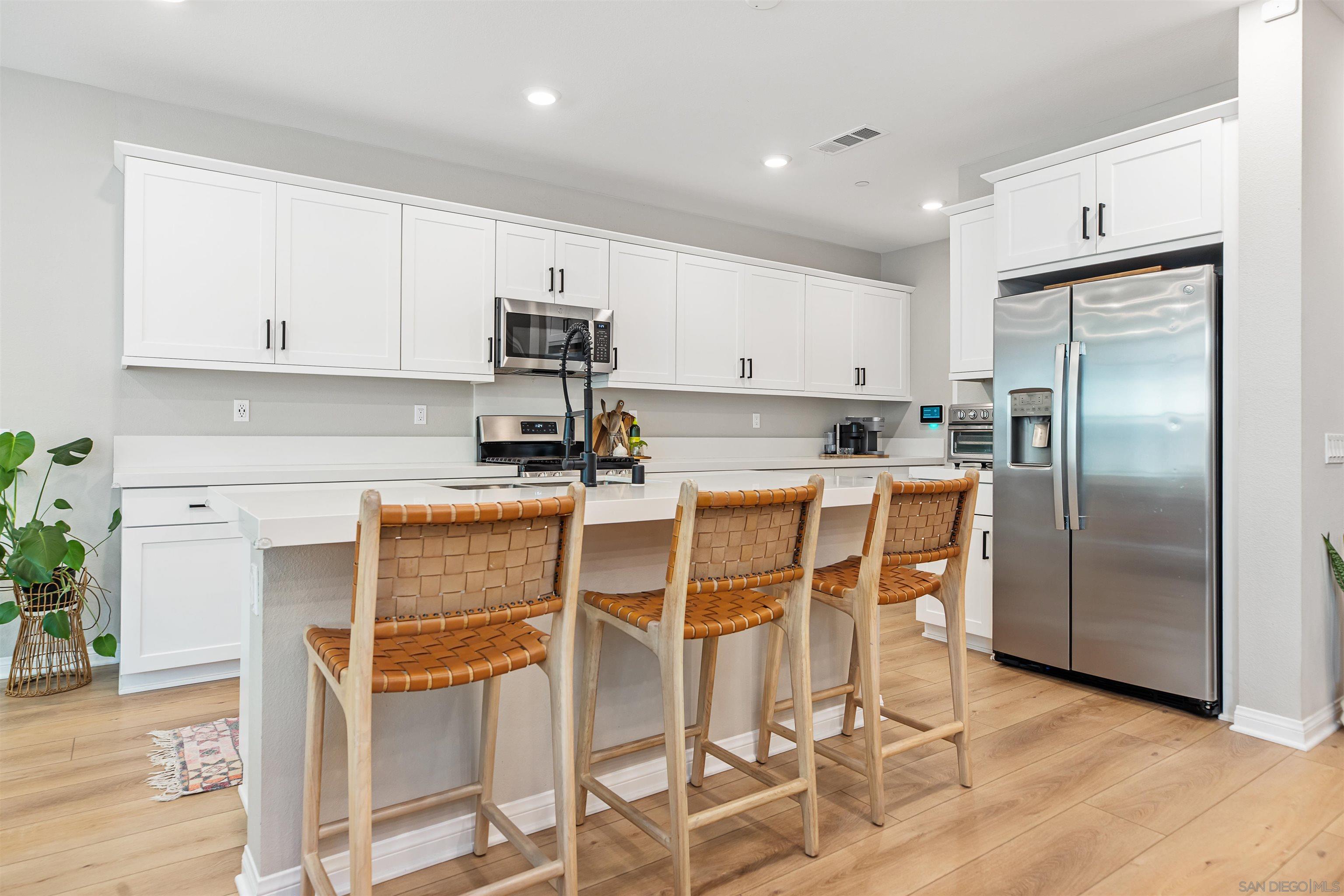 Detail Gallery Image 4 of 53 For 1776  Whitmore Loop, Chula Vista,  CA 91913 - 4 Beds | 3 Baths