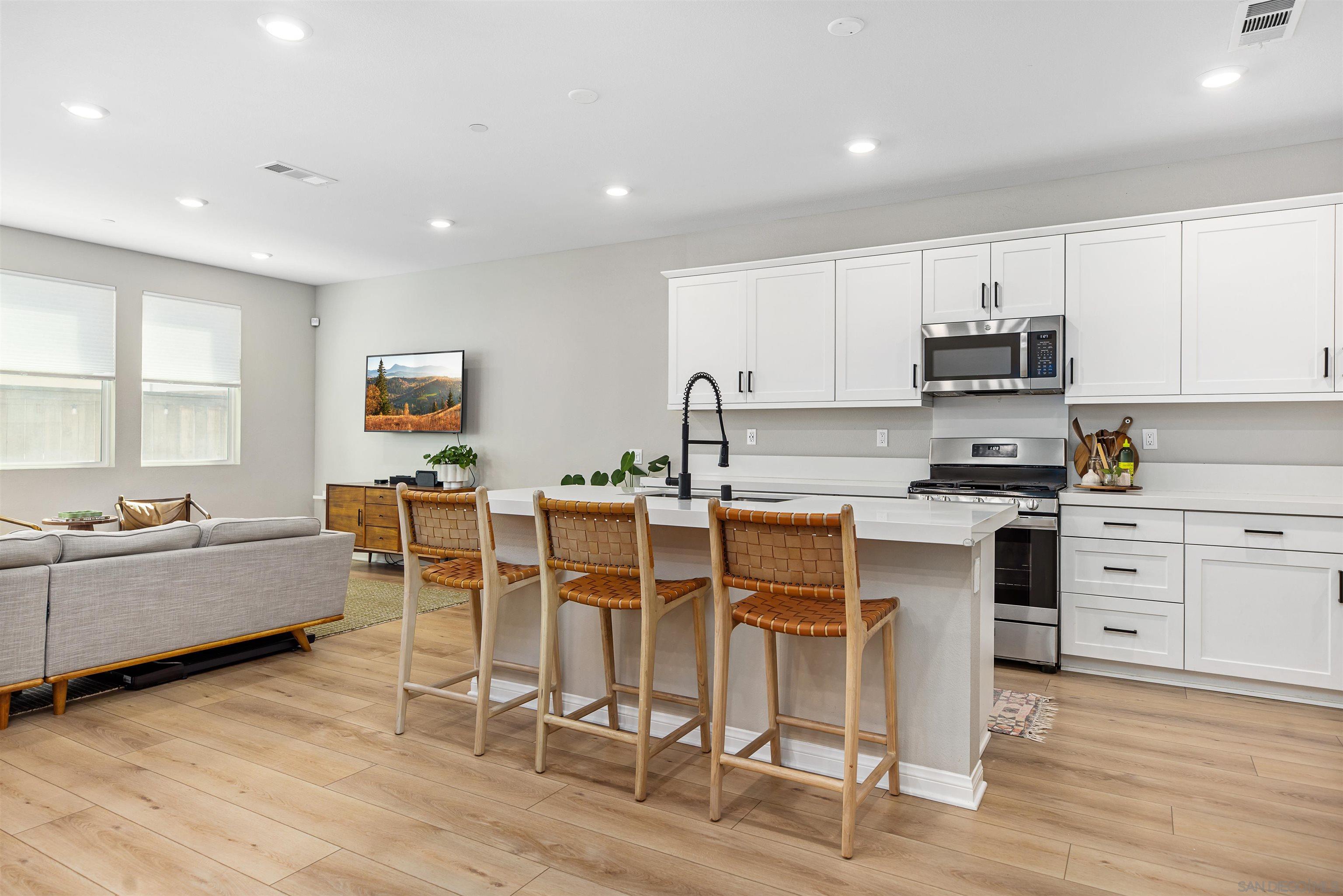 Detail Gallery Image 5 of 53 For 1776  Whitmore Loop, Chula Vista,  CA 91913 - 4 Beds | 3 Baths