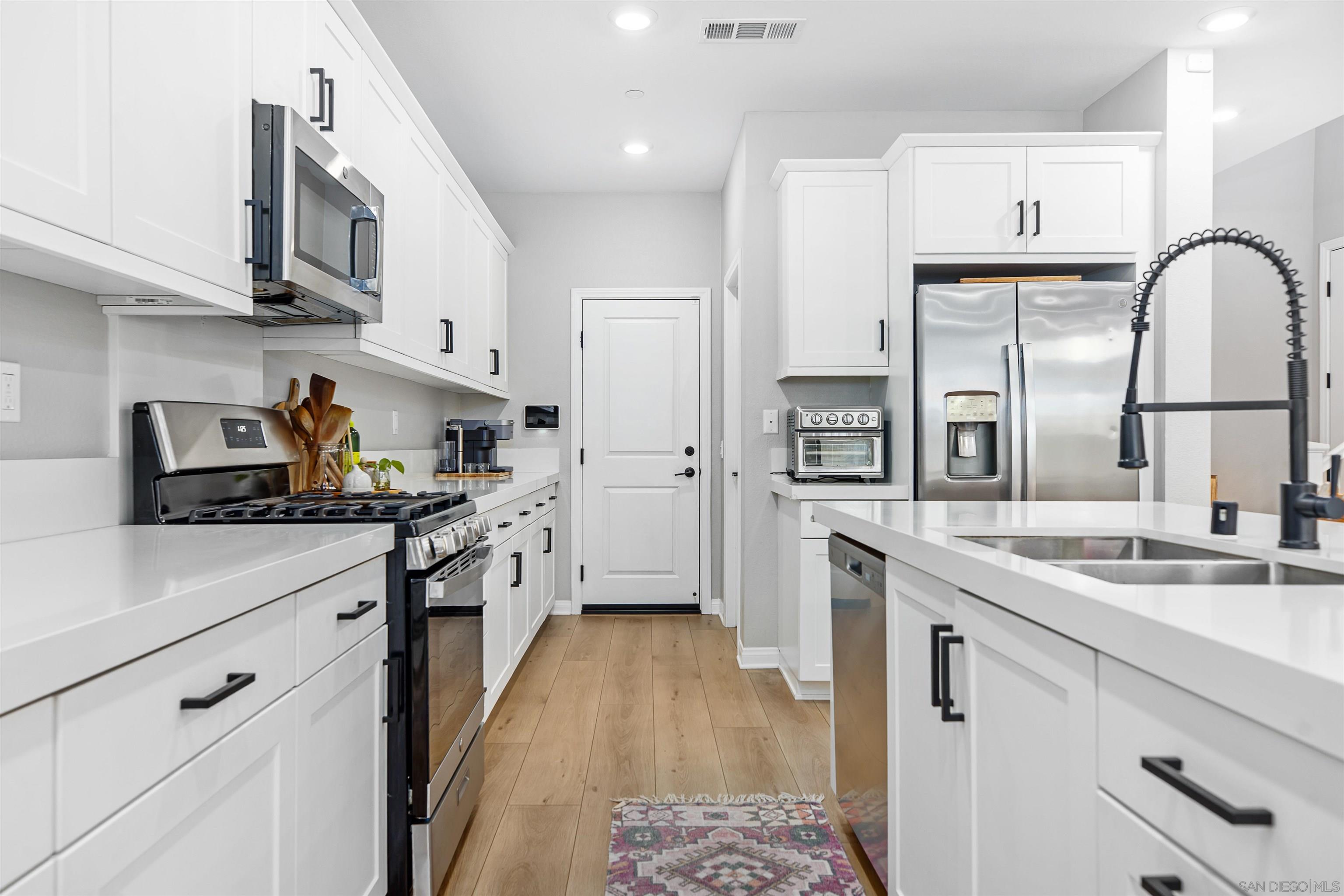 Detail Gallery Image 6 of 53 For 1776  Whitmore Loop, Chula Vista,  CA 91913 - 4 Beds | 3 Baths