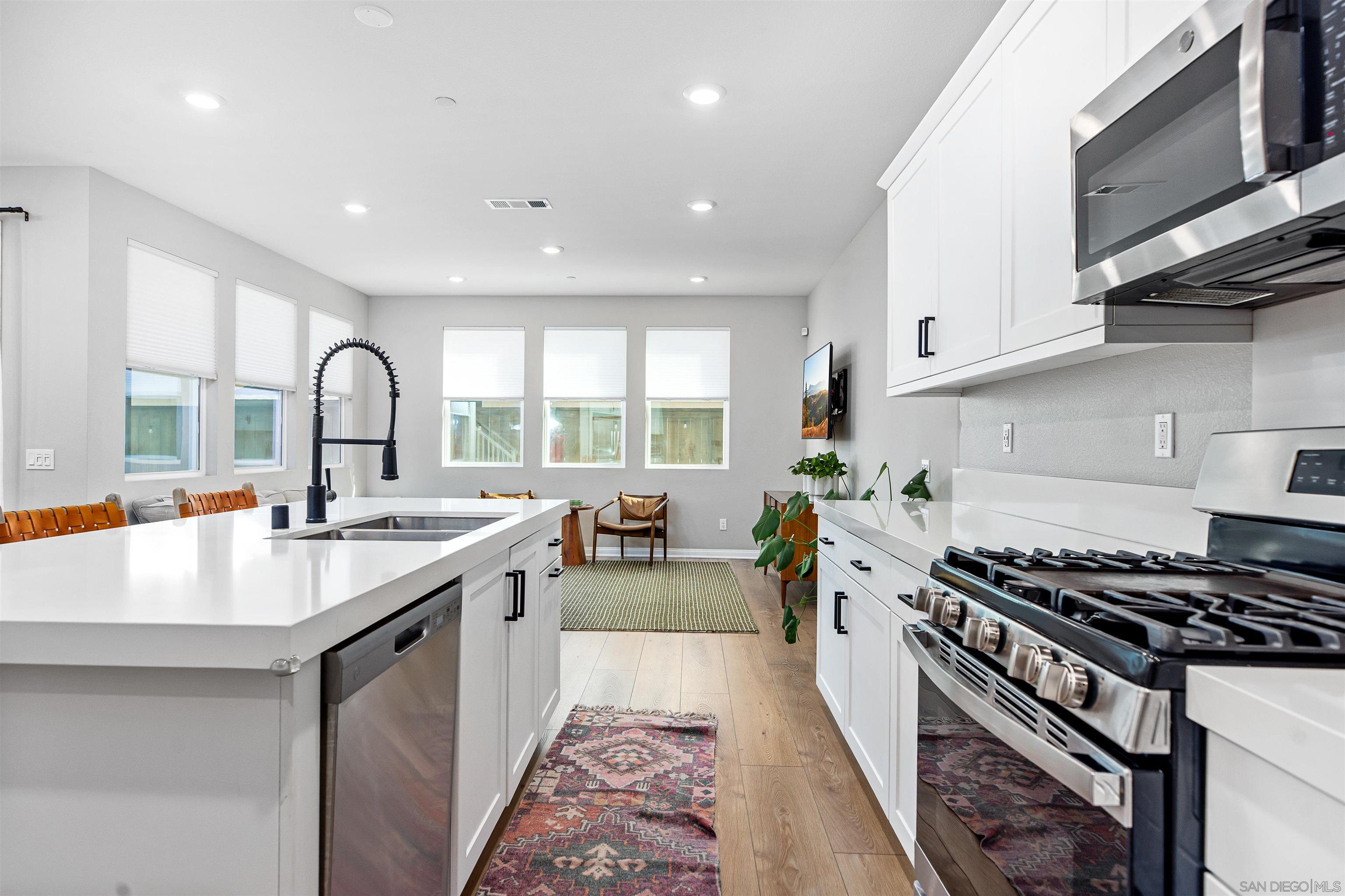 Detail Gallery Image 7 of 53 For 1776  Whitmore Loop, Chula Vista,  CA 91913 - 4 Beds | 3 Baths