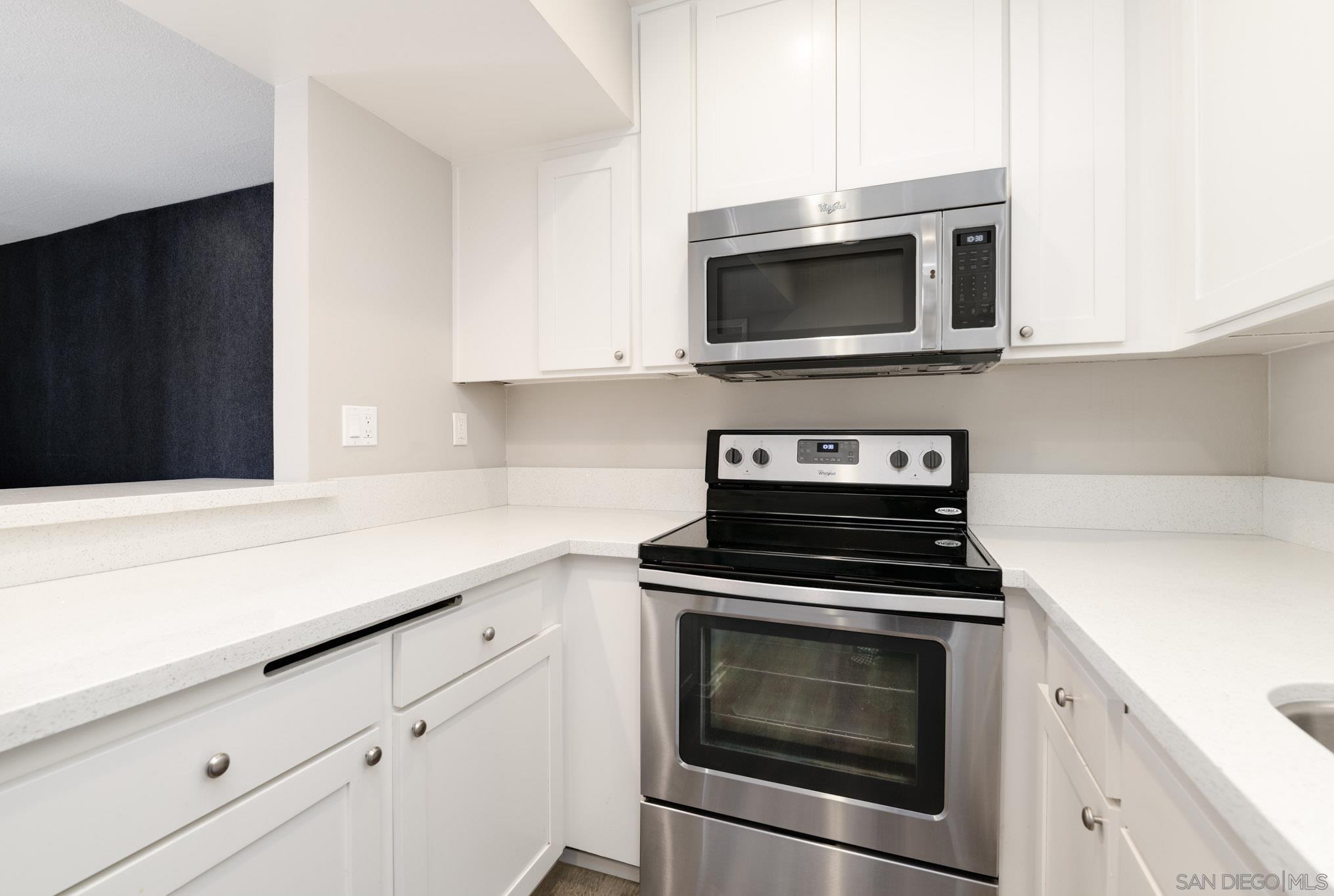 Detail Gallery Image 3 of 27 For 6775  Alvarado Rd  #21,  San Diego,  CA 92120 - 3 Beds | 2 Baths