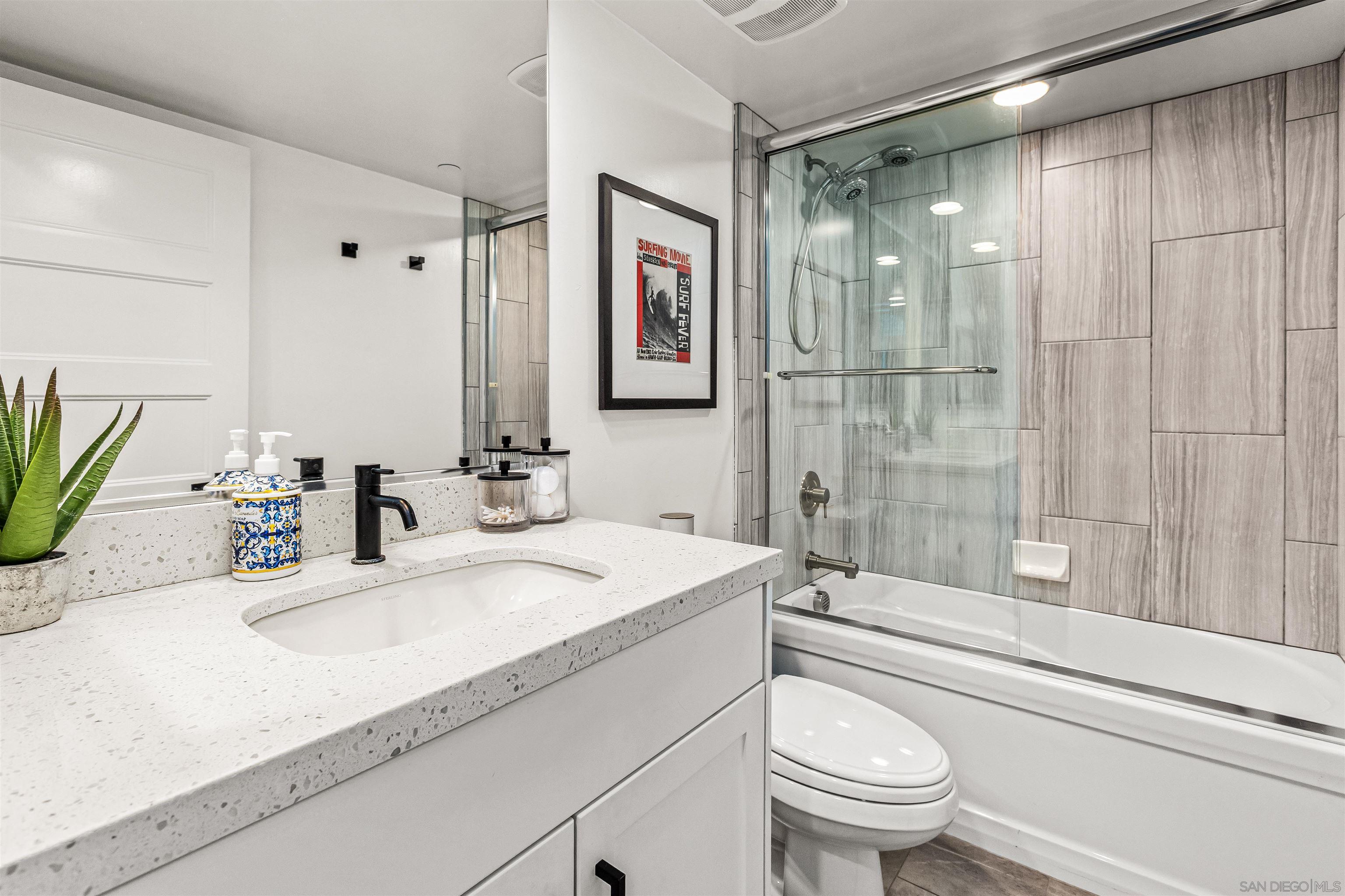 Detail Gallery Image 11 of 38 For 3301  Lincoln St, Carlsbad,  CA 92008 - 4 Beds | 3/1 Baths