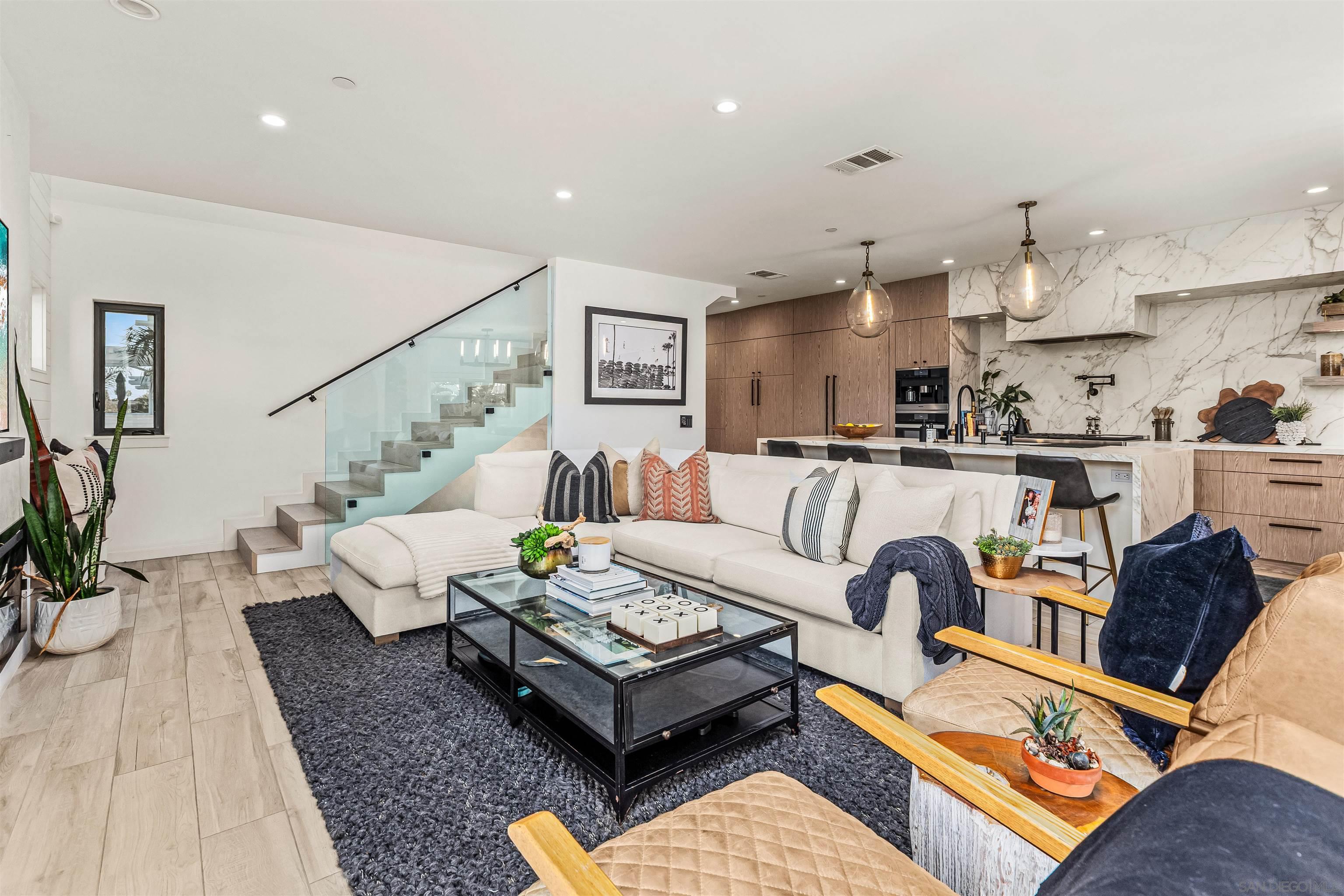 Detail Gallery Image 12 of 38 For 3301  Lincoln St, Carlsbad,  CA 92008 - 4 Beds | 3/1 Baths