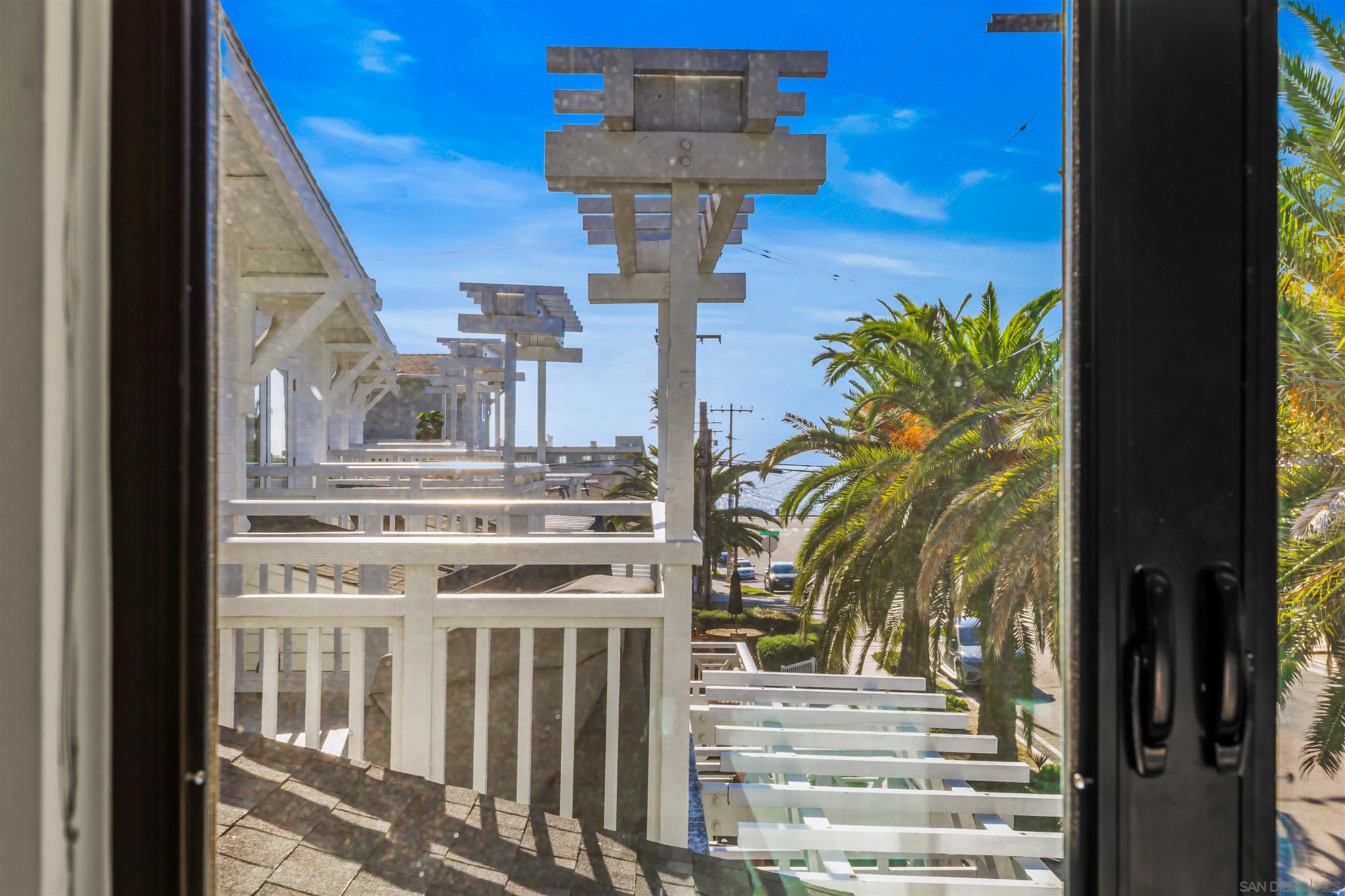 Detail Gallery Image 17 of 38 For 3301  Lincoln St, Carlsbad,  CA 92008 - 4 Beds | 3/1 Baths