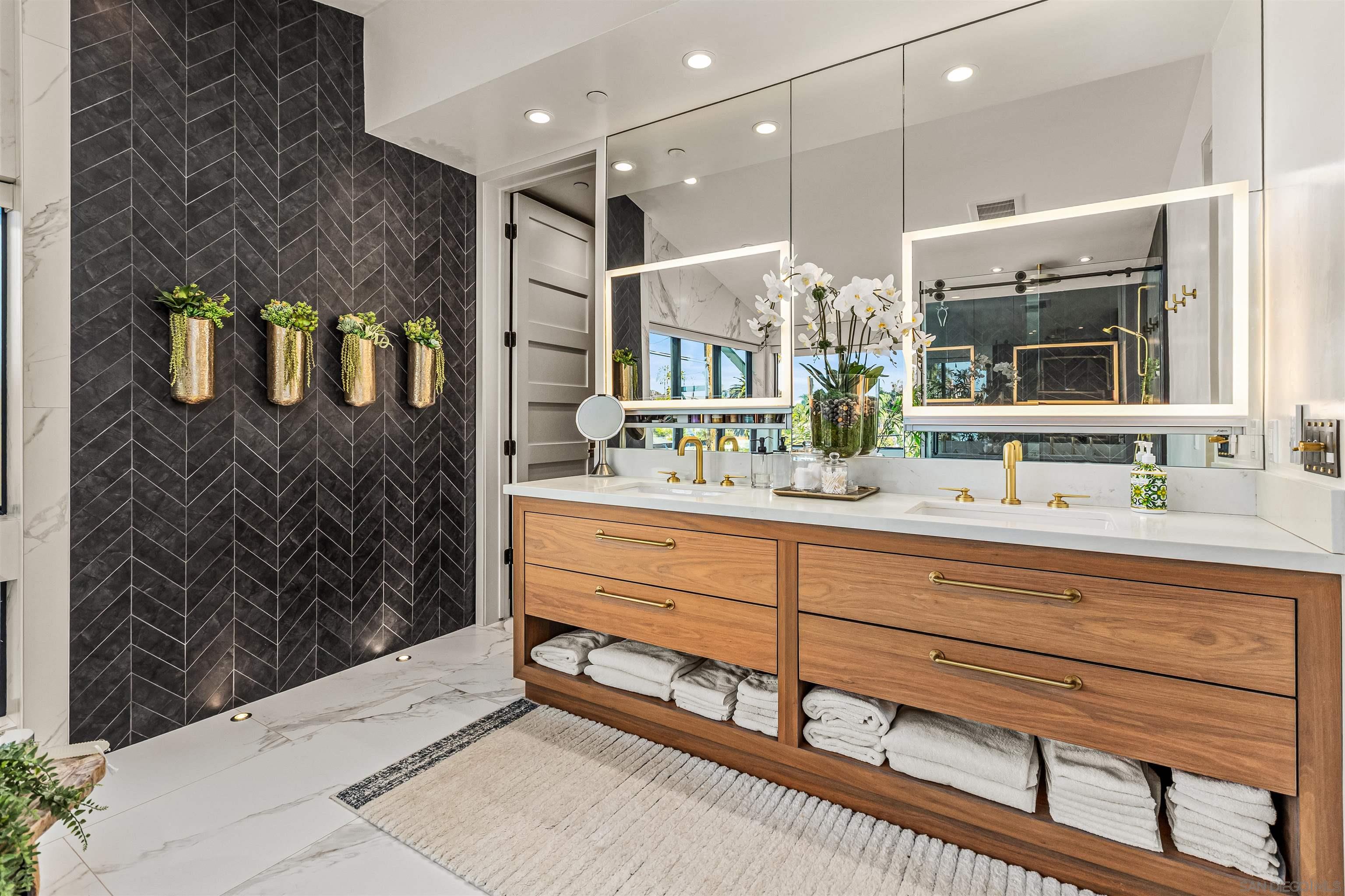 Detail Gallery Image 27 of 38 For 3301  Lincoln St, Carlsbad,  CA 92008 - 4 Beds | 3/1 Baths