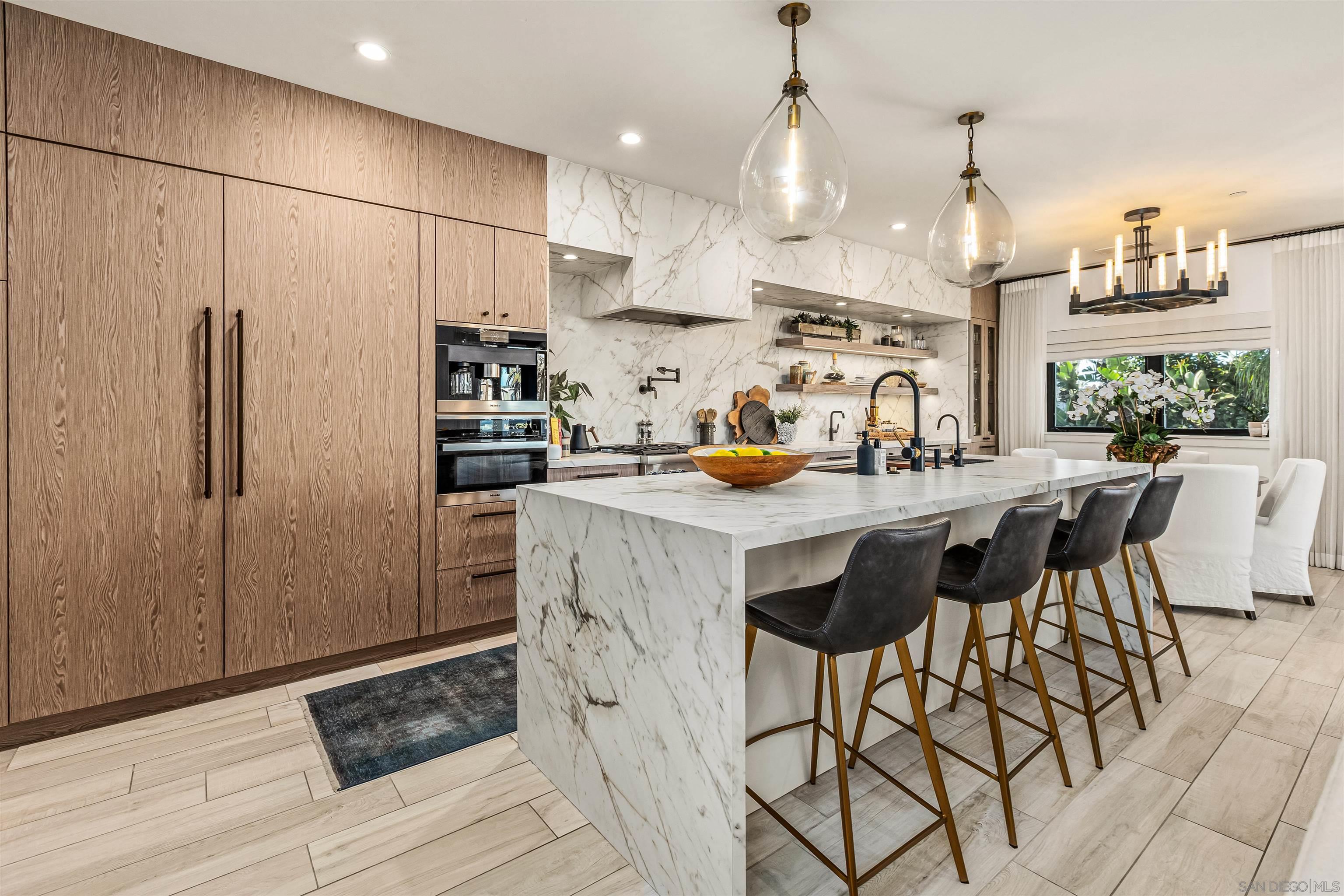 Detail Gallery Image 4 of 38 For 3301  Lincoln St, Carlsbad,  CA 92008 - 4 Beds | 3/1 Baths