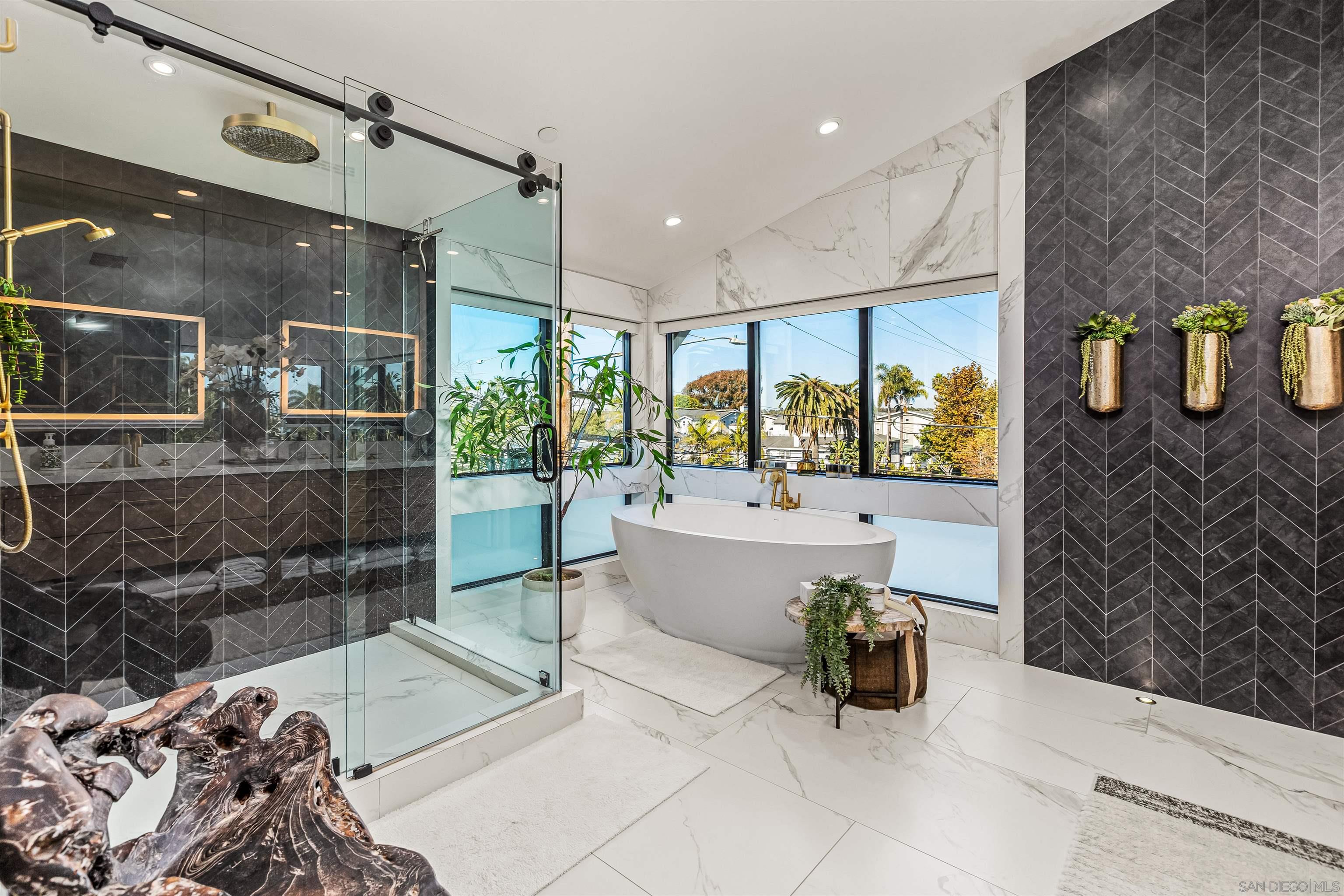 Detail Gallery Image 5 of 38 For 3301  Lincoln St, Carlsbad,  CA 92008 - 4 Beds | 3/1 Baths