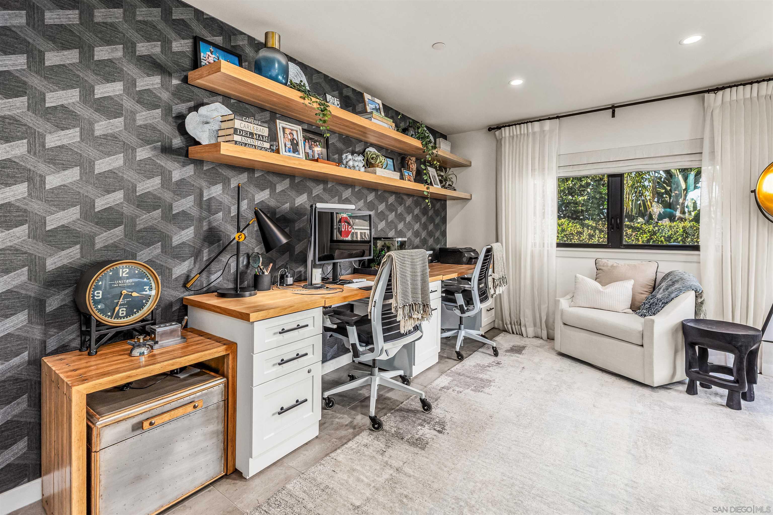 Detail Gallery Image 8 of 38 For 3301  Lincoln St, Carlsbad,  CA 92008 - 4 Beds | 3/1 Baths