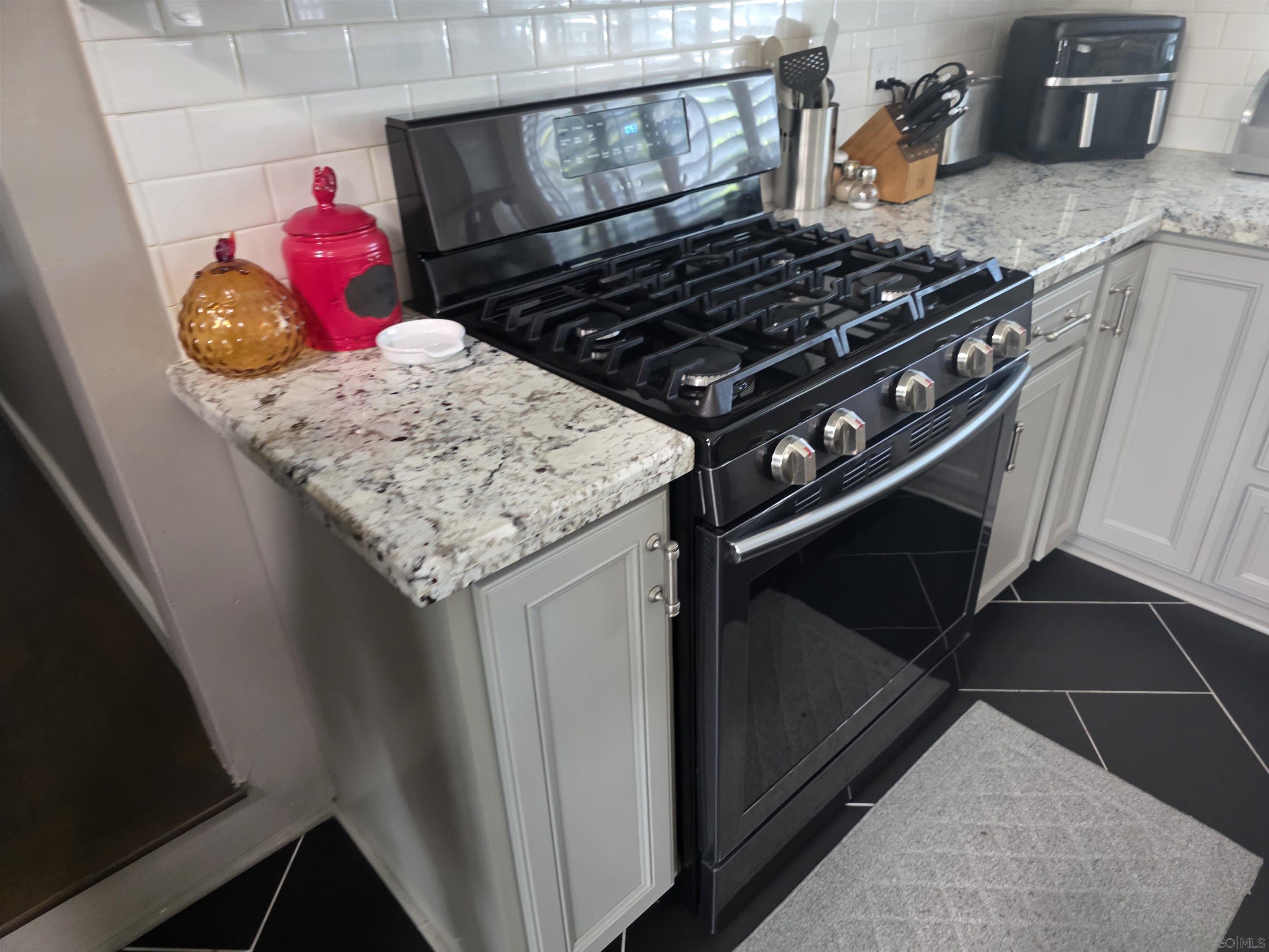 Detail Gallery Image 19 of 46 For 7175  Stanford Ave, La Mesa,  CA 91942 - 3 Beds | 1 Baths