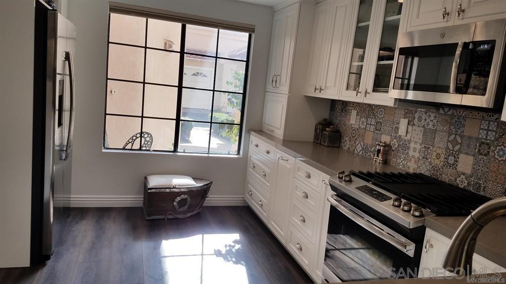 Detail Gallery Image 3 of 19 For 12307  Caminito Mira Del Mar, San Diego,  CA 92130 - 2 Beds | 2/1 Baths