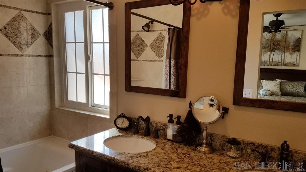 Detail Gallery Image 10 of 19 For 12307  Caminito Mira Del Mar, San Diego,  CA 92130 - 2 Beds | 2/1 Baths