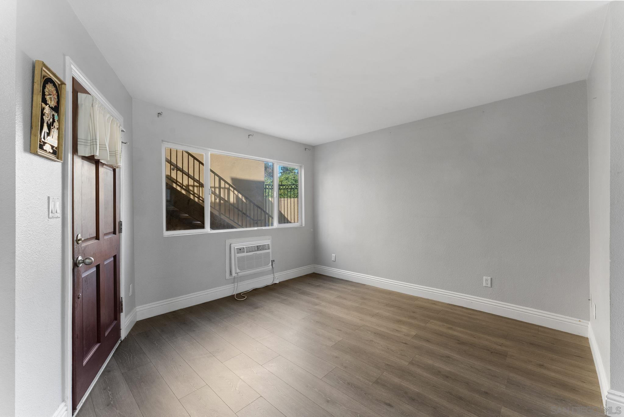 Detail Gallery Image 3 of 13 For 1160  E Lexington  #6,  El Cajon,  CA 92019 - 1 Beds | 1 Baths