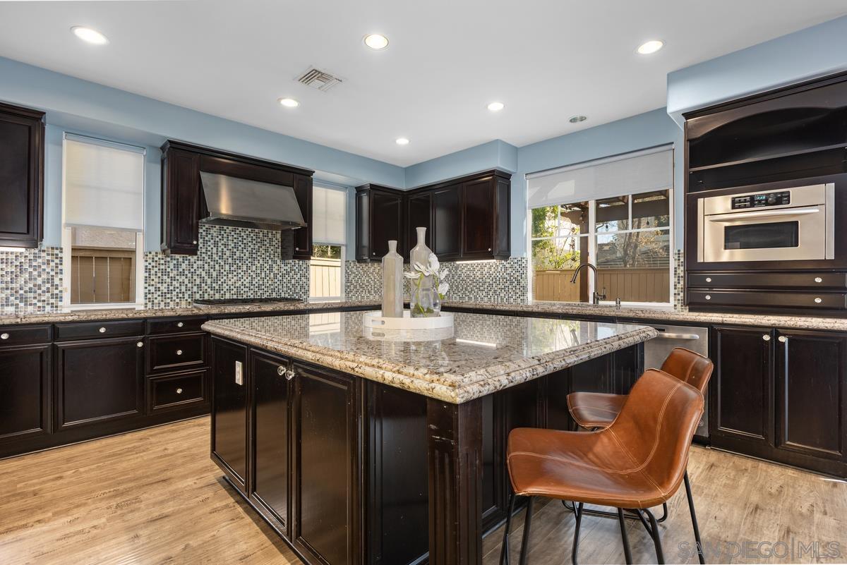 Detail Gallery Image 17 of 45 For 15639  via Montecristo, San Diego,  CA 92127 - 4 Beds | 3/1 Baths