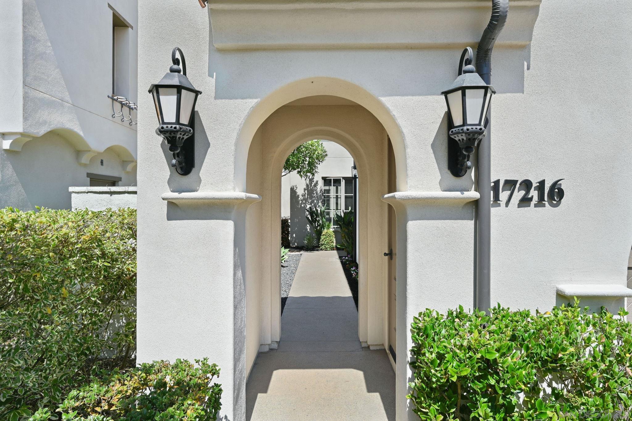 Detail Gallery Image 4 of 75 For 17216  Turf Club Dr, San Diego,  CA 92127 - 4 Beds | 4/1 Baths