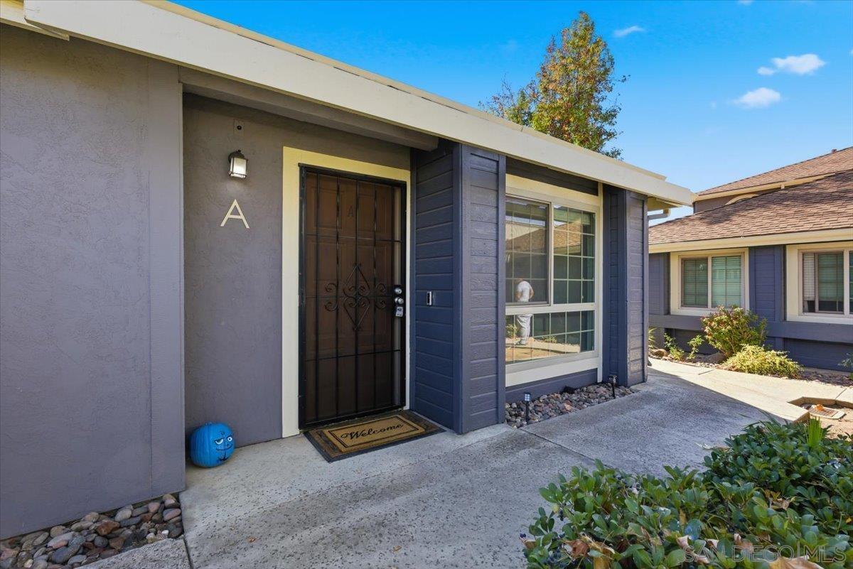 Detail Gallery Image 2 of 23 For 8825  Tamberly Way  a,  Santee,  CA 92071 - 3 Beds | 2 Baths