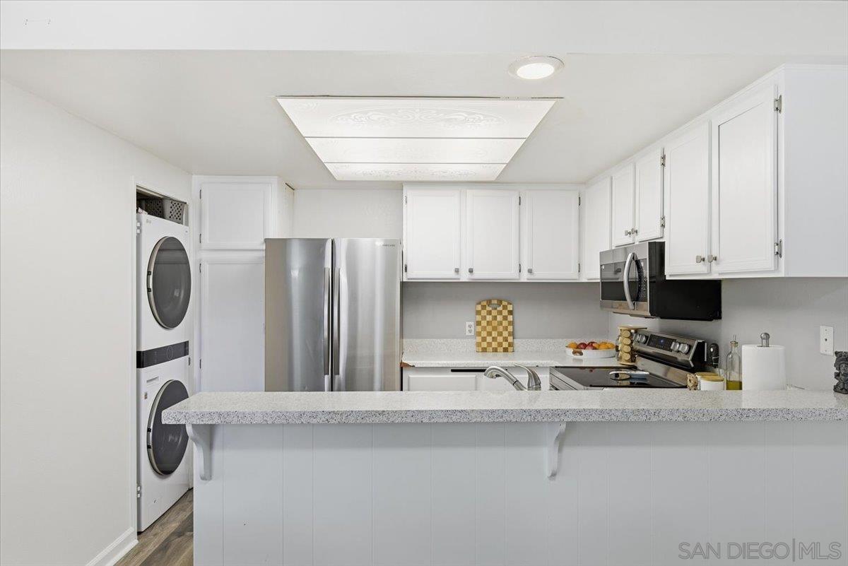 Detail Gallery Image 11 of 23 For 8825  Tamberly Way  a,  Santee,  CA 92071 - 3 Beds | 2 Baths