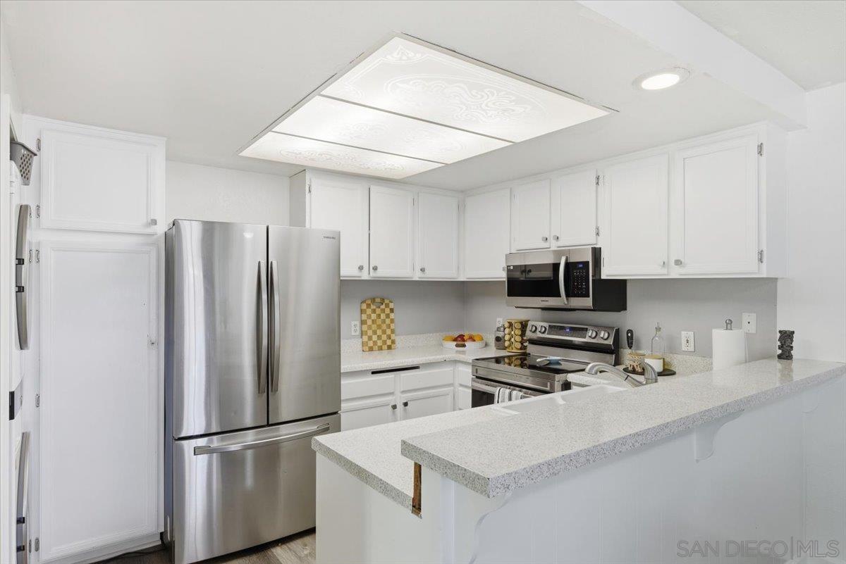 Detail Gallery Image 8 of 23 For 8825  Tamberly Way  a,  Santee,  CA 92071 - 3 Beds | 2 Baths