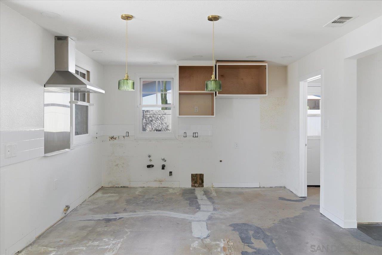 Detail Gallery Image 12 of 42 For 3880  Adams Street, Carlsbad,  CA 92008 - 3 Beds | 2 Baths