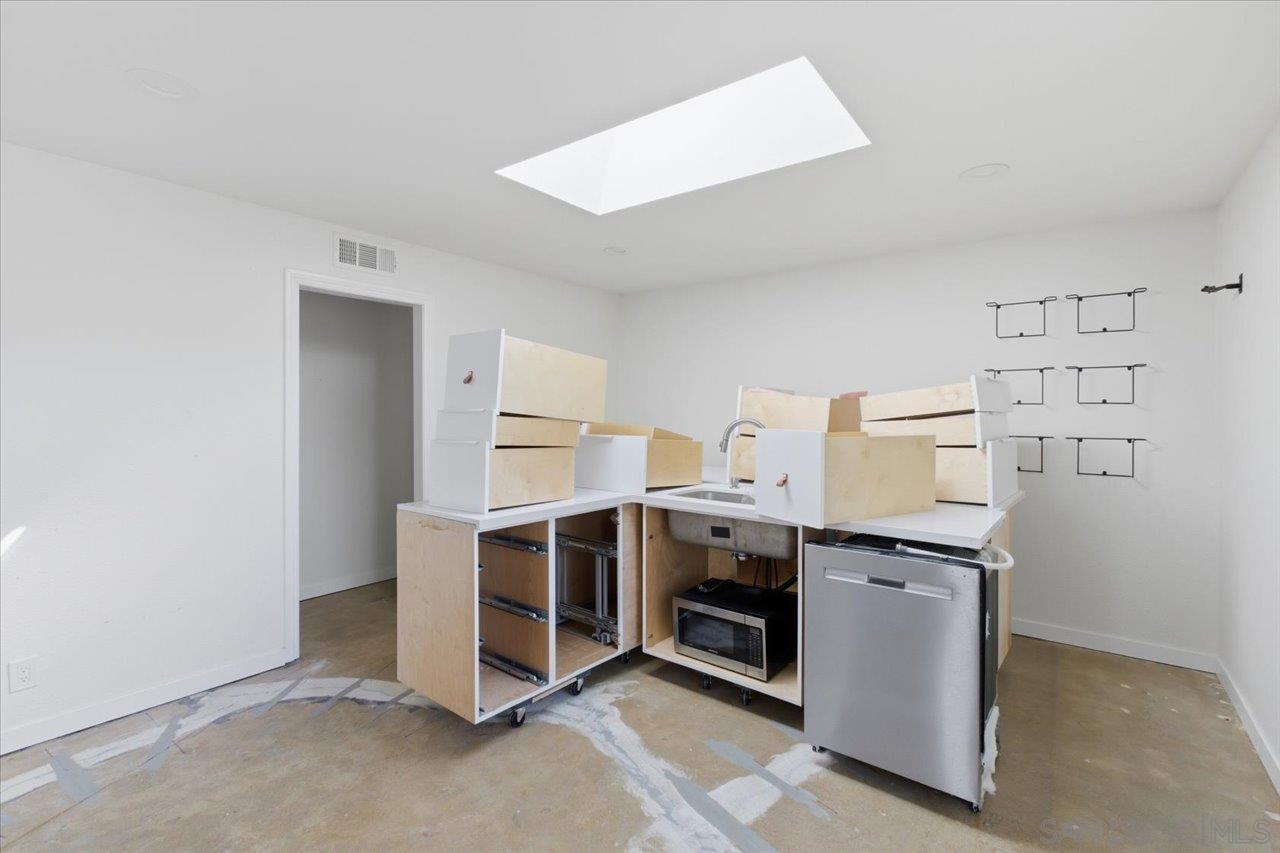 Detail Gallery Image 10 of 42 For 3880  Adams Street, Carlsbad,  CA 92008 - 3 Beds | 2 Baths