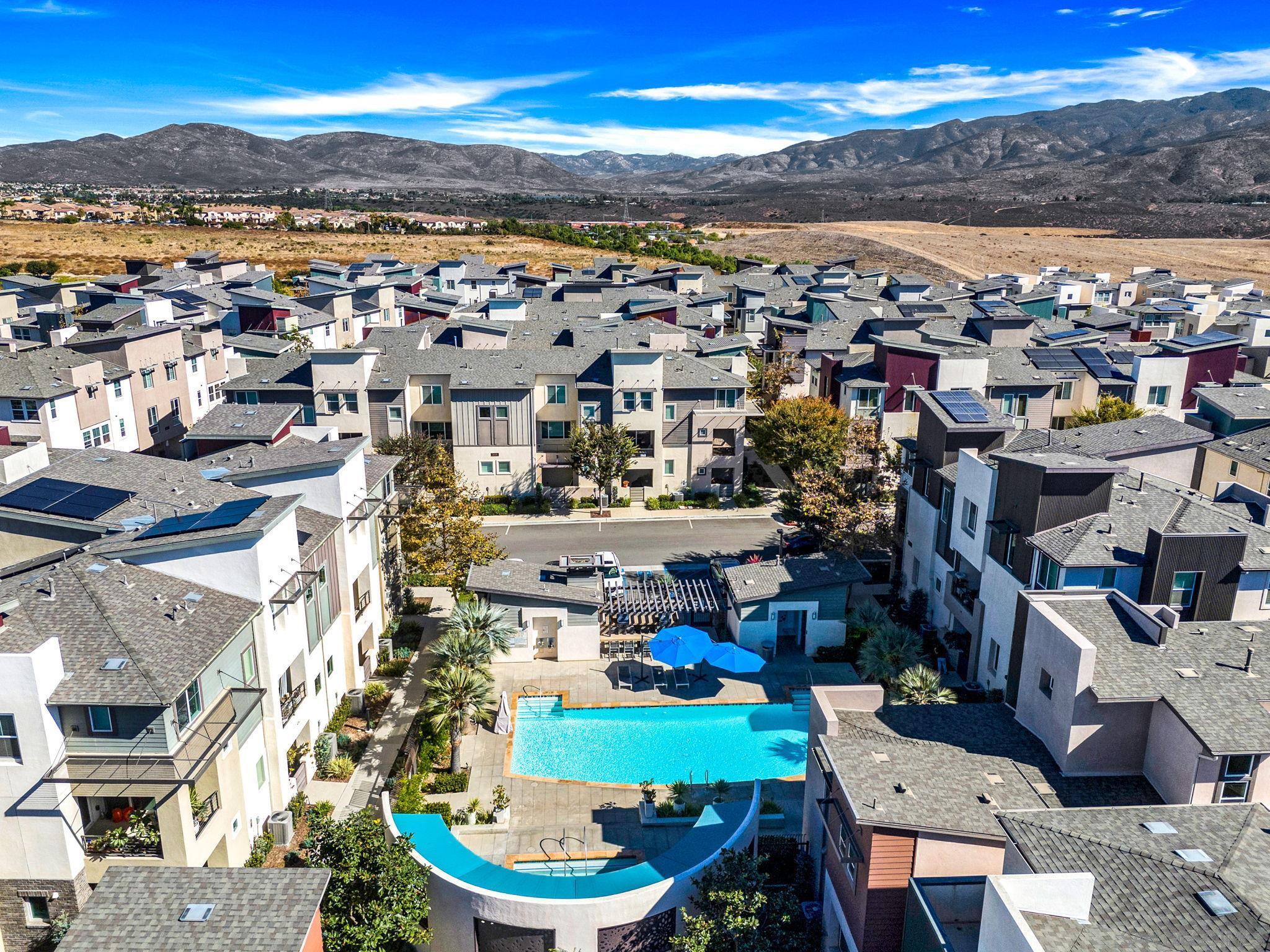 Detail Gallery Image 2 of 39 For 2275  Element Way  #4,  Chula Vista,  CA 91915 - 3 Beds | 2/1 Baths