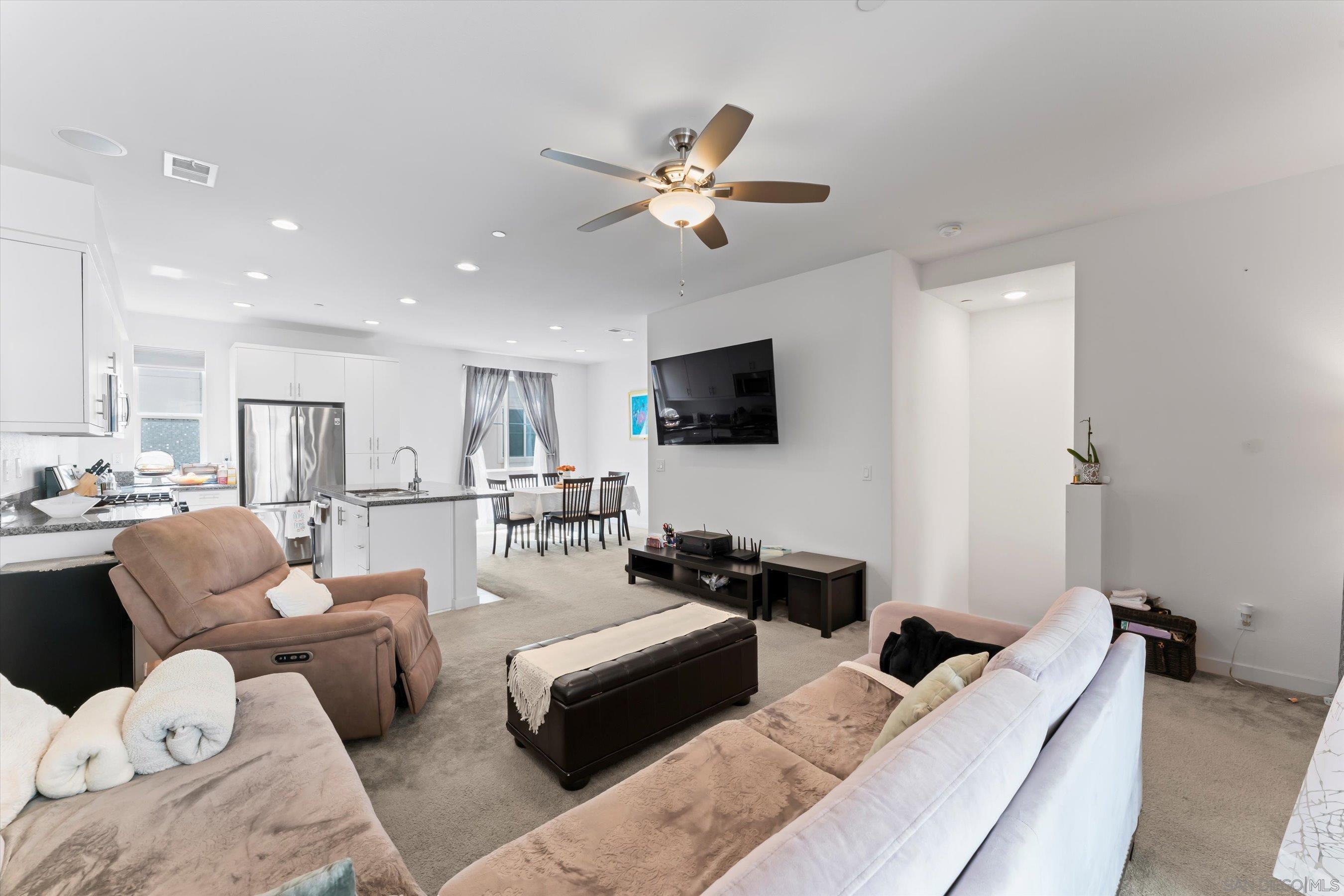 Detail Gallery Image 12 of 39 For 2275  Element Way  #4,  Chula Vista,  CA 91915 - 3 Beds | 2/1 Baths