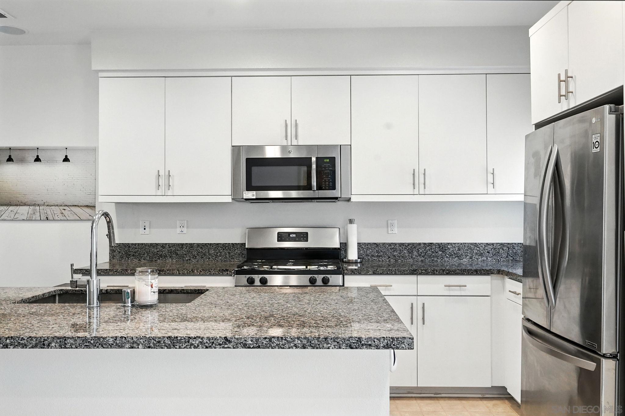 Detail Gallery Image 3 of 45 For 2275  Element Way  #4,  Chula Vista,  CA 91915 - 3 Beds | 2/1 Baths