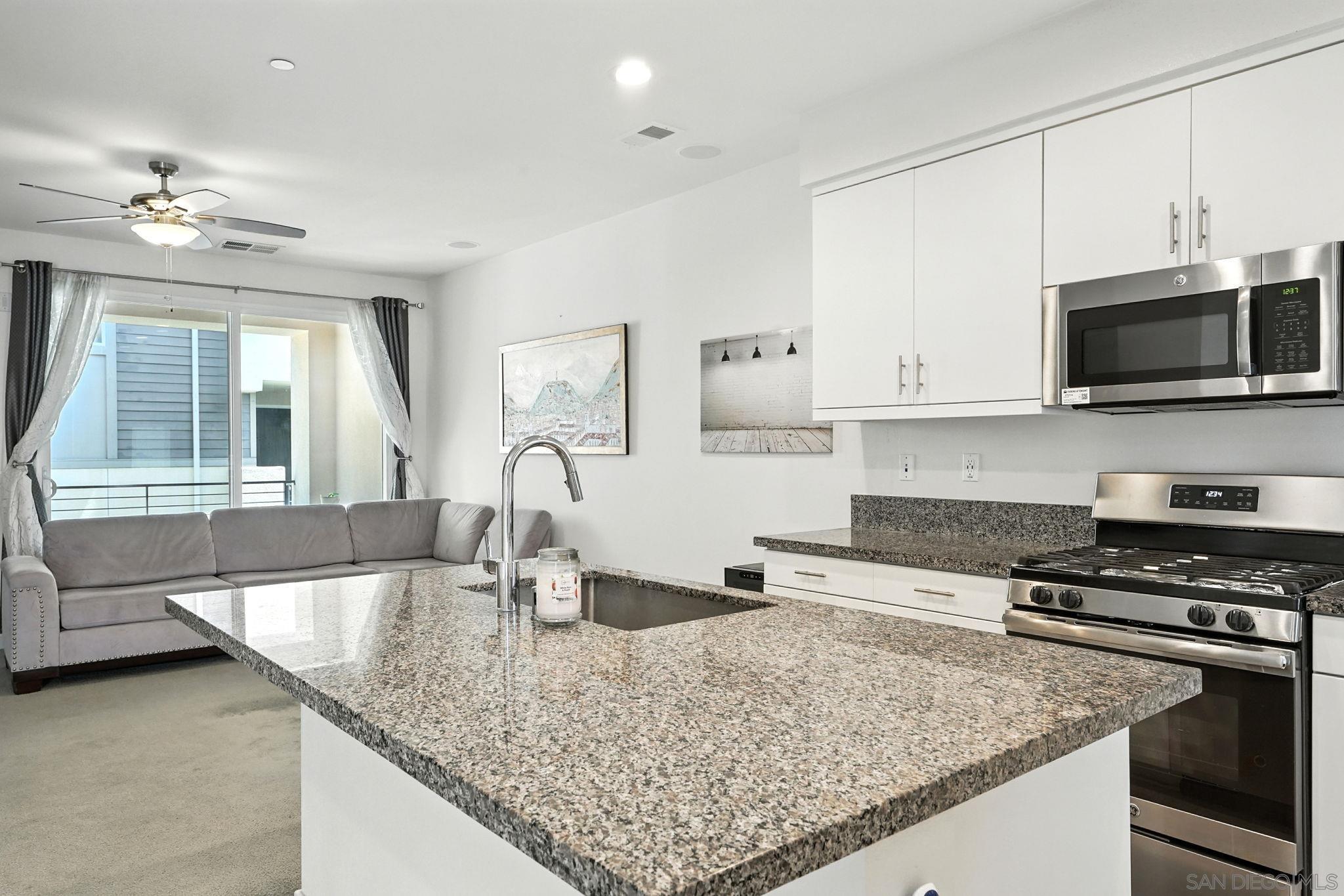 Detail Gallery Image 7 of 45 For 2275  Element Way  #4,  Chula Vista,  CA 91915 - 3 Beds | 2/1 Baths