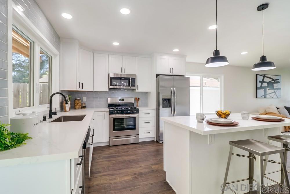 Detail Gallery Image 3 of 30 For 6865  Weller Street, San Diego,  CA 92122 - 5 Beds | 3 Baths