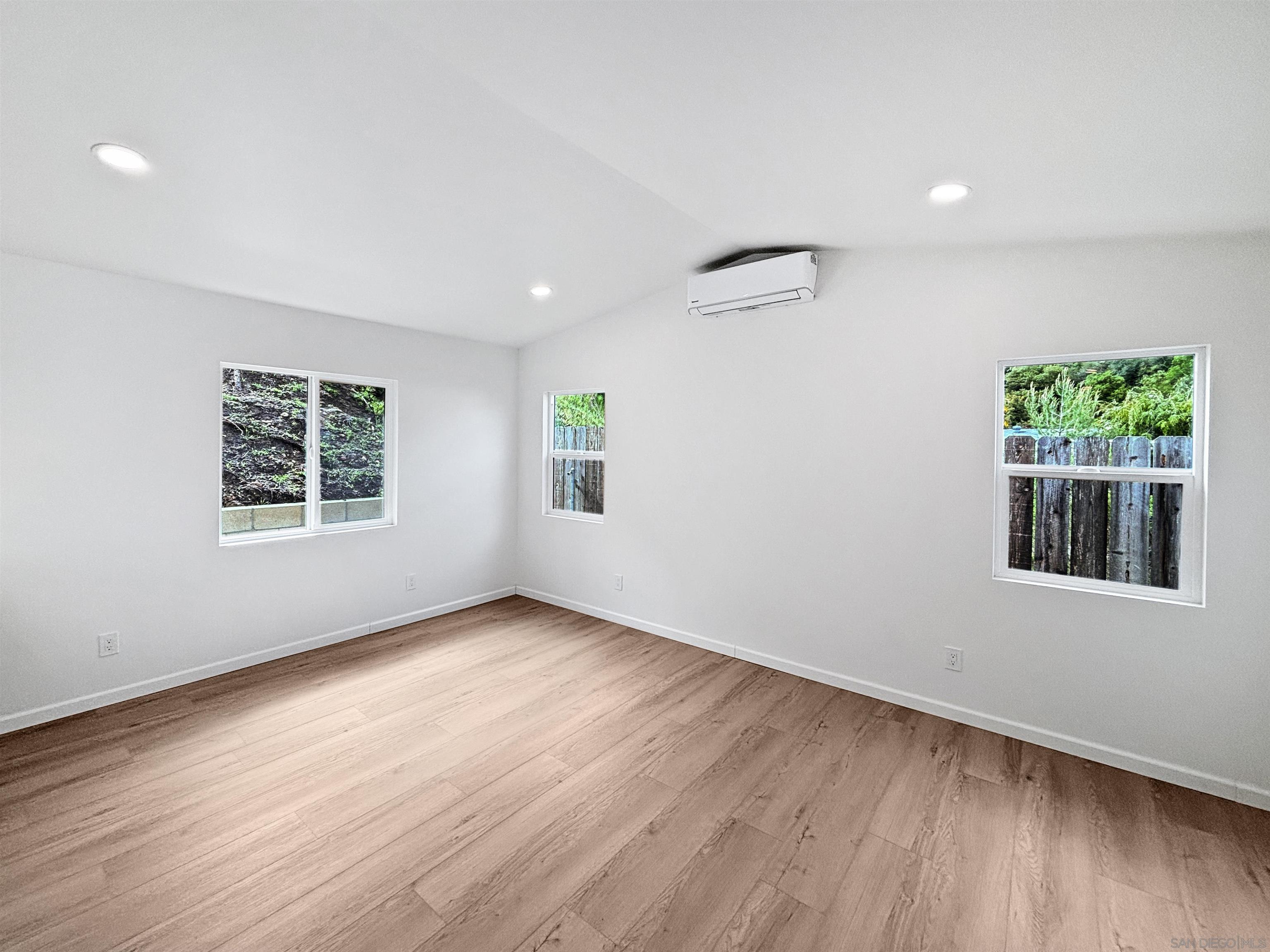 Detail Gallery Image 26 of 30 For 6865  Weller Street, San Diego,  CA 92122 - 5 Beds | 3 Baths