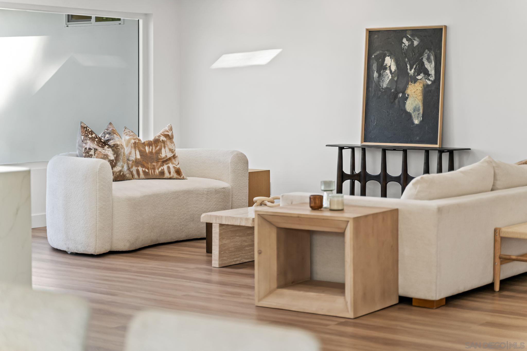 Detail Gallery Image 10 of 33 For 1110  Sea Village Dr, Cardiff By The Sea,  CA 92007 - 5 Beds | 3 Baths