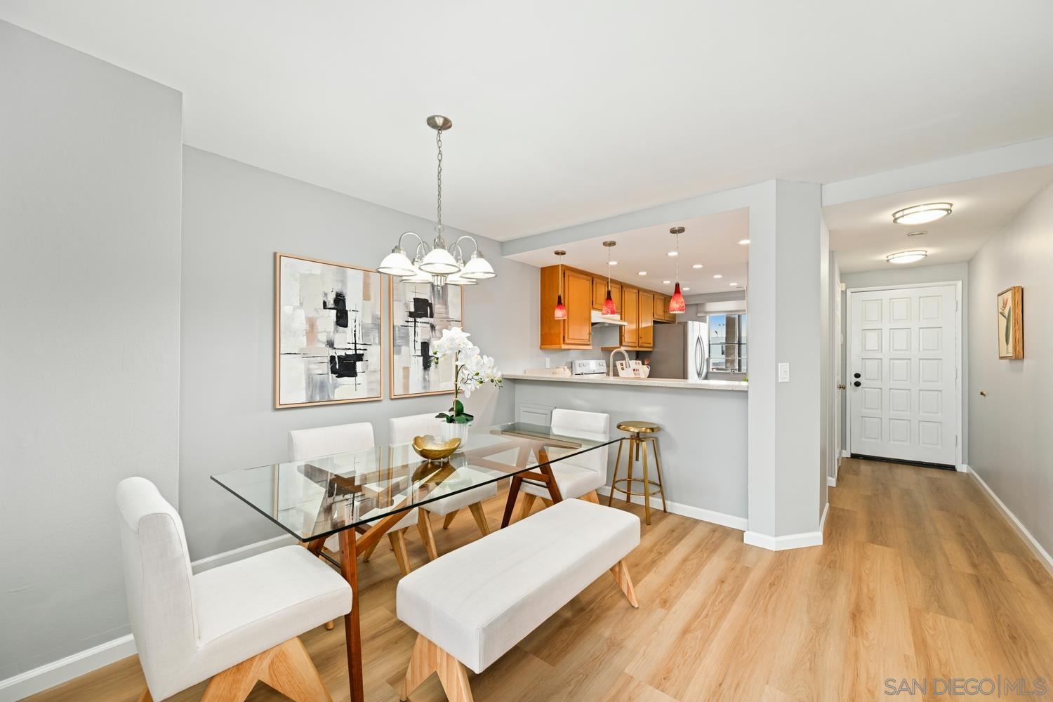 Detail Gallery Image 2 of 36 For 3130  Avenida De Portugal  #302,  San Diego,  CA 92106 - 2 Beds | 2 Baths